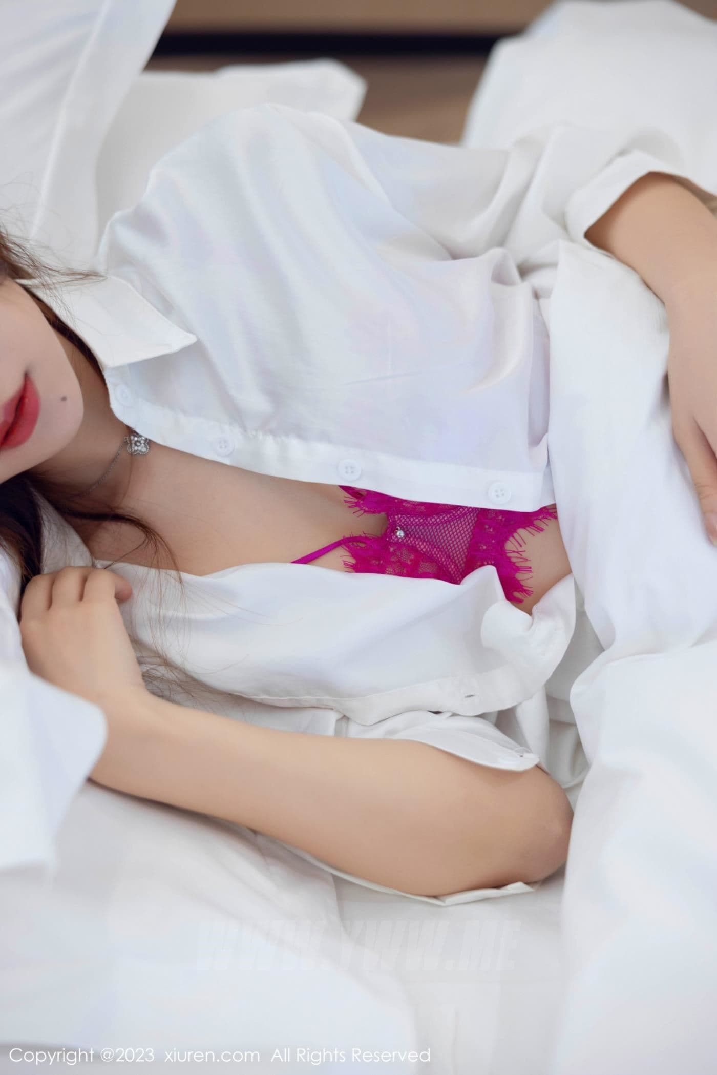 XiuRen秀人网 No.7358 绮里嘉ula 御姐美腿