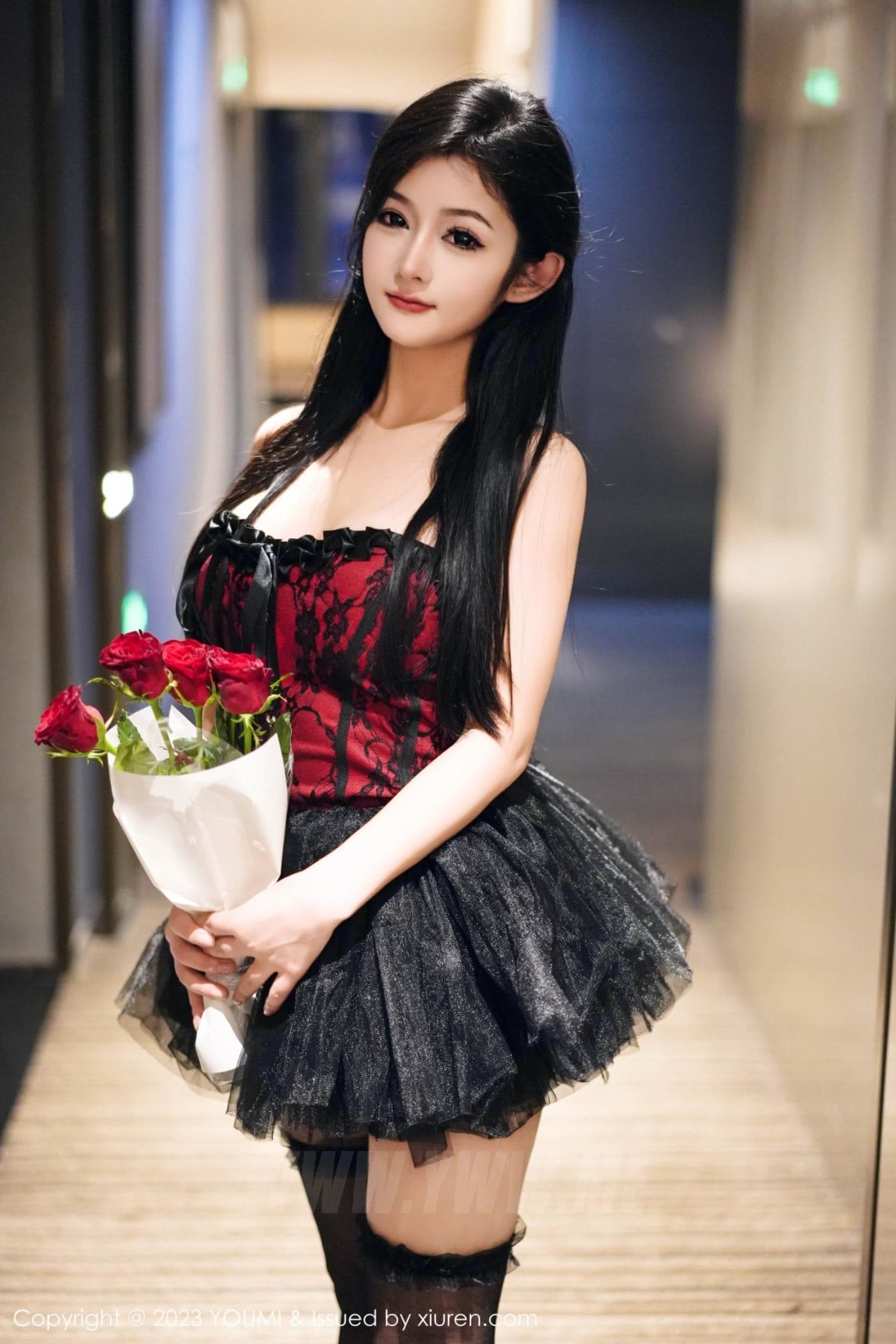 YOUMI尤蜜荟 VOL.991 谭小灵 黑丝美腿