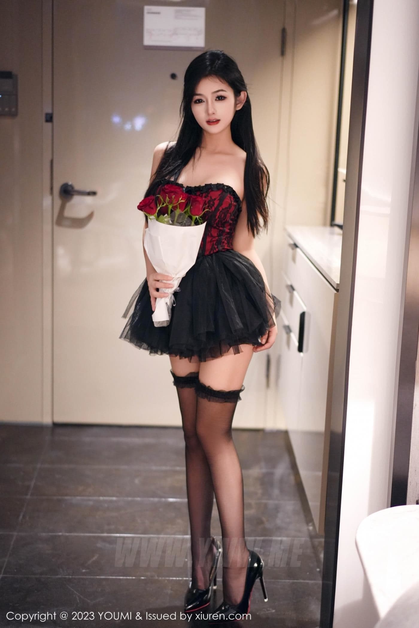 YOUMI尤蜜荟 VOL.991 谭小灵 黑丝美腿