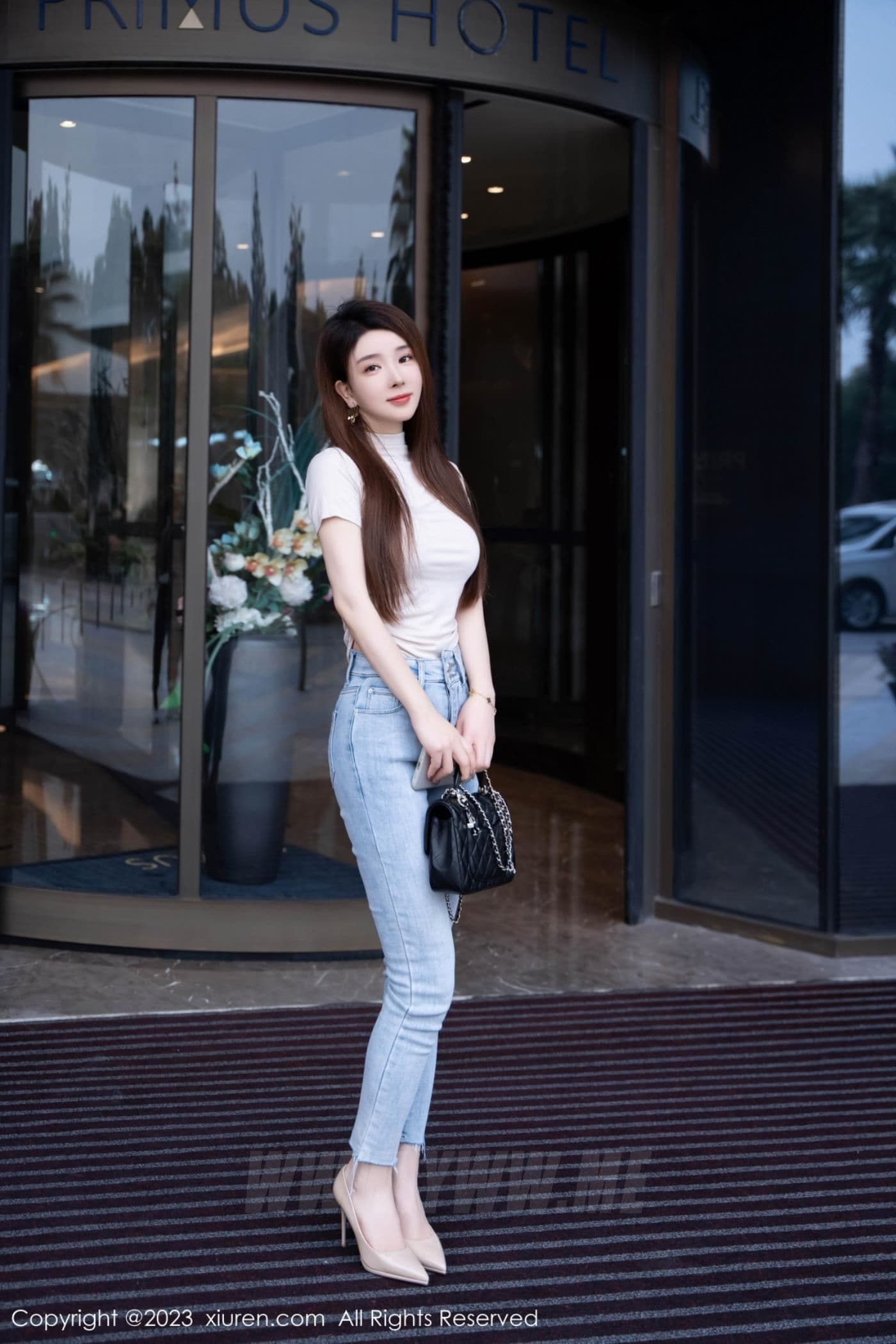XiuRen秀人网 No.7586 雨儿baby 牛仔裤美腿