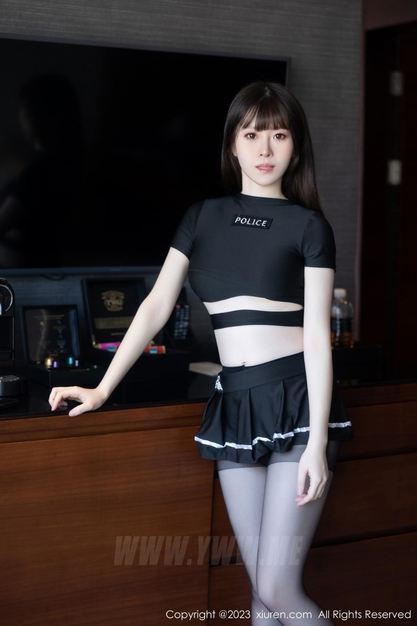 XiuRen秀人网 No.7637 林悠悠 短裙美腿