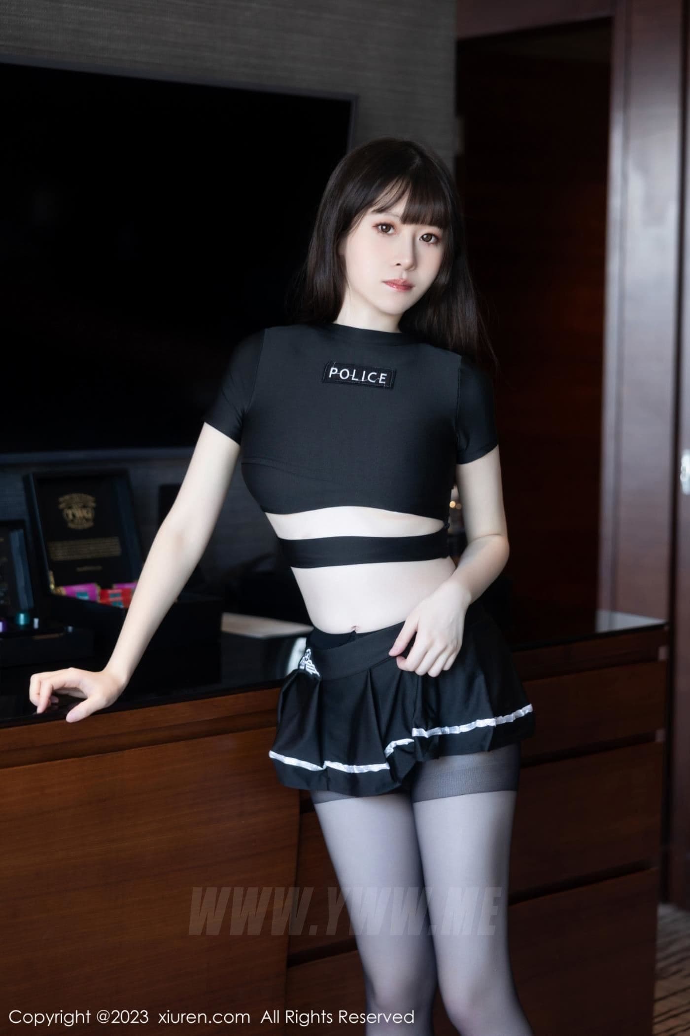 XiuRen秀人网 No.7637 林悠悠 短裙美腿