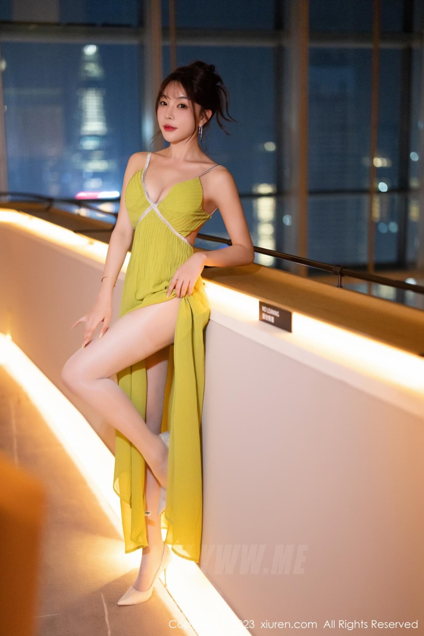 XiuRen秀人网 No.7696 徐莉芝Booty 长裙美腿