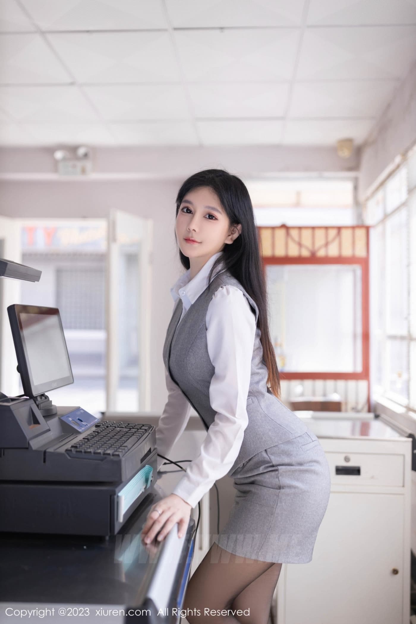 XiuRen秀人网 No.7684 幼幼 制服美腿