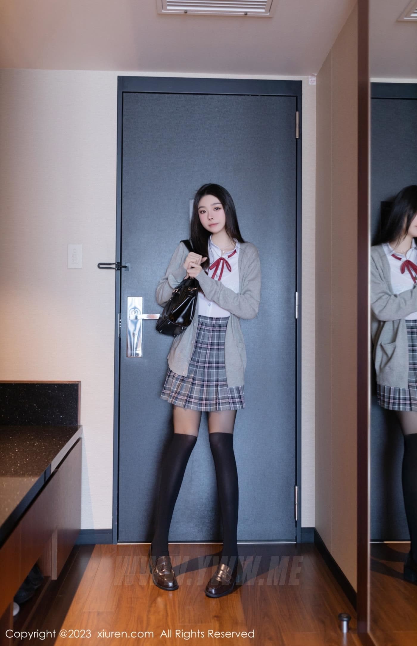 XiuRen秀人网 No.7809 小逗逗 制服美腿