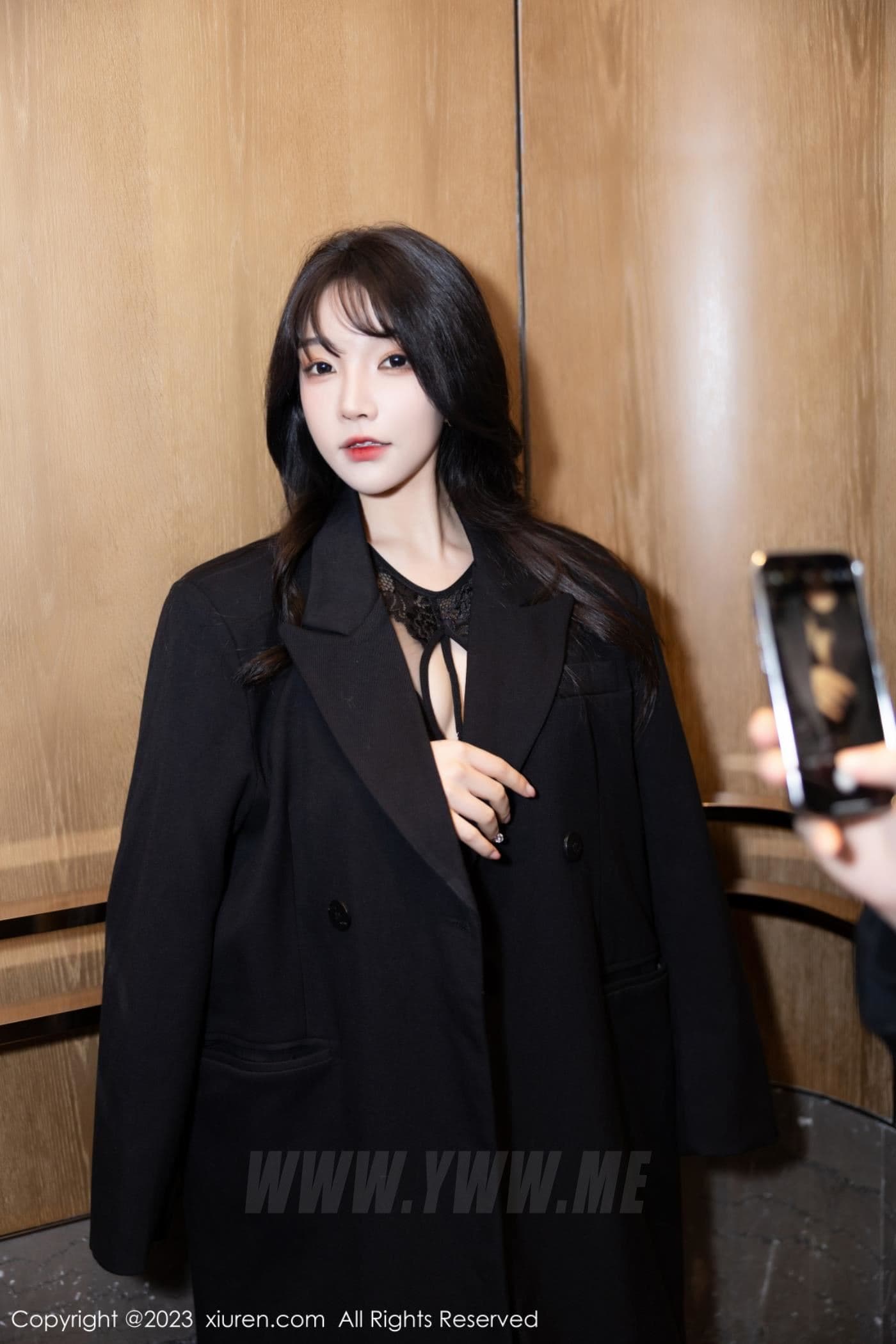 XiuRen秀人网 No.7820 徐莉芝Booty 黑丝美腿