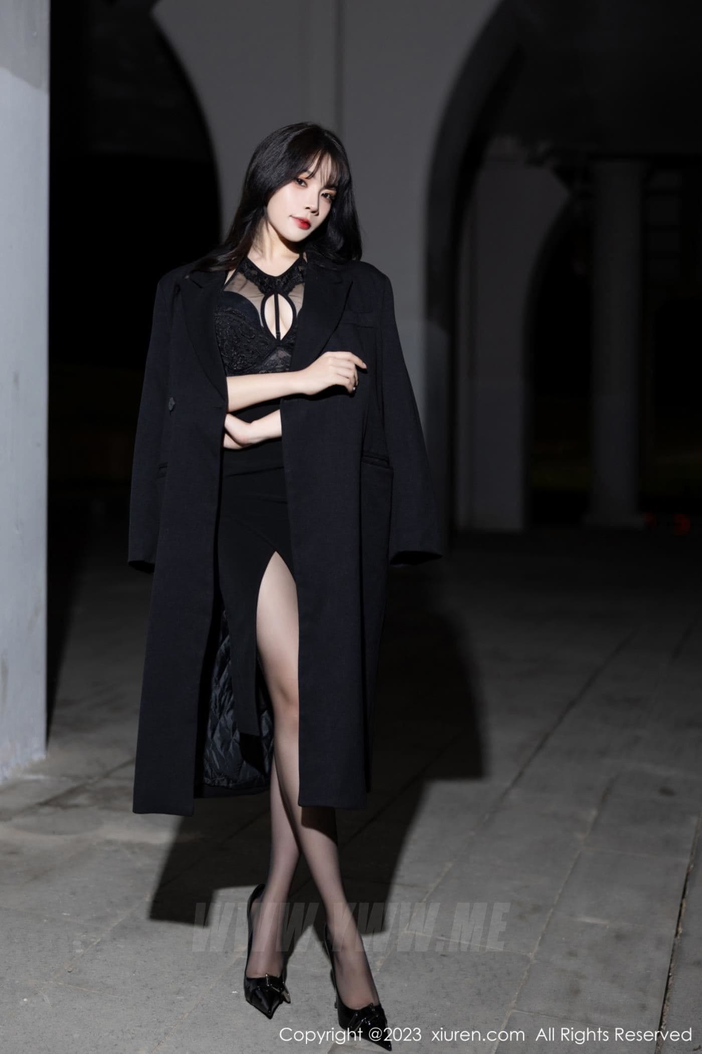 XiuRen秀人网 No.7820 徐莉芝Booty 黑丝美腿