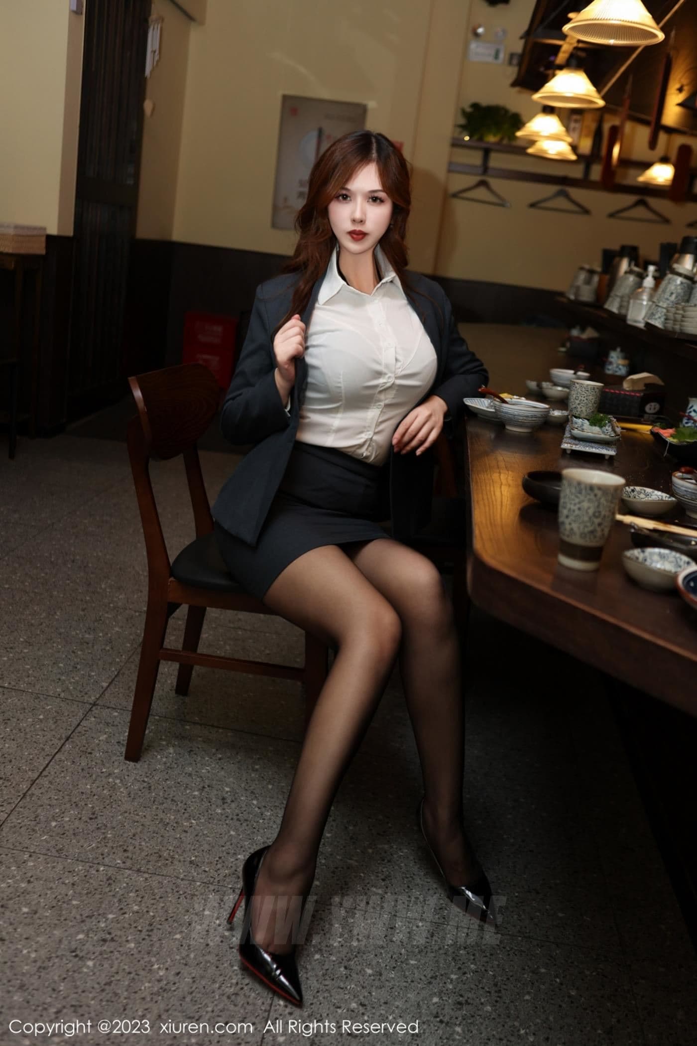 XiuRen秀人网 No.7801 月野兔美妞 黑丝美腿
