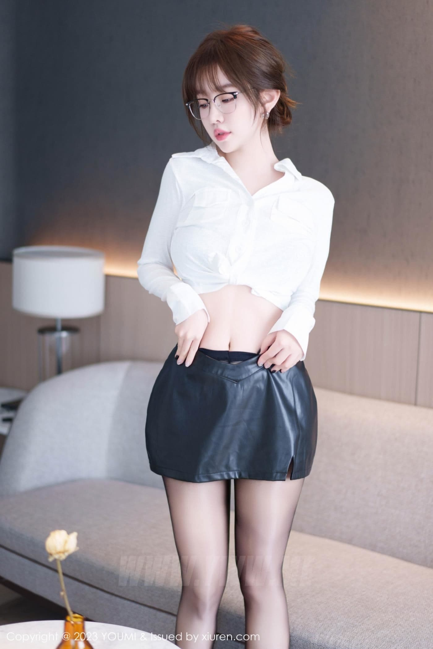YOUMI尤蜜荟 VOL.1012 王雨纯 短裙黑丝