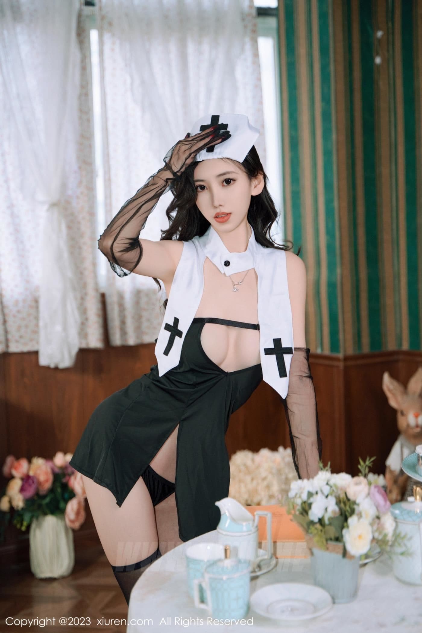 XiuRen秀人网 No.7868 章芃芃 黑丝美腿