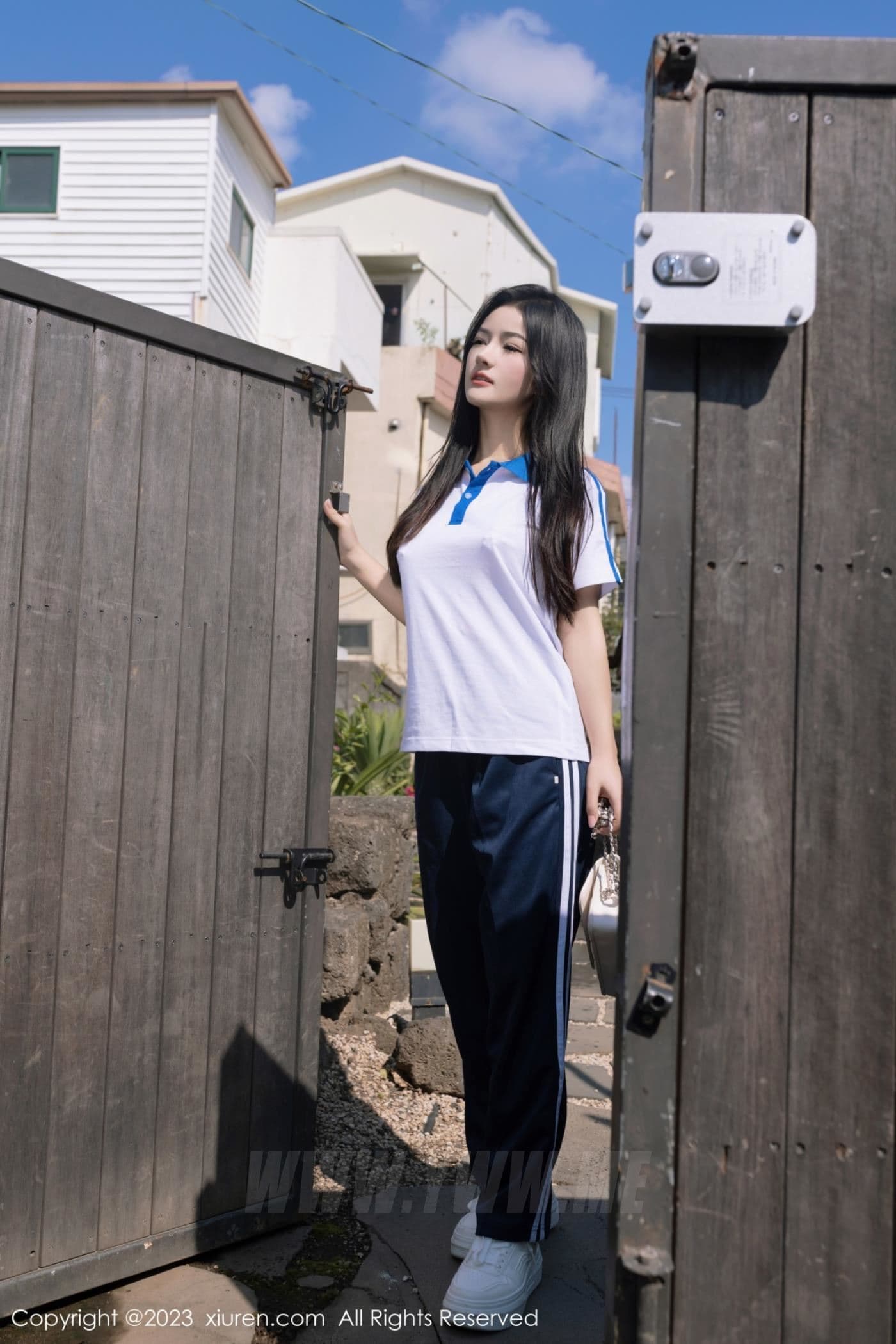XiuRen秀人网 No.7876 谭小灵 制服美腿