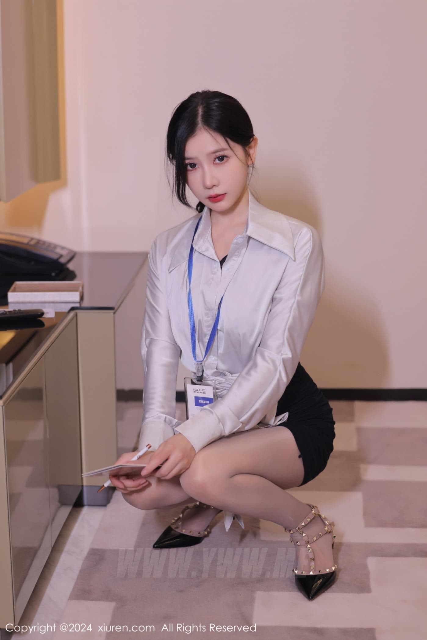 XiuRen秀人网 No.7926 尹甜甜 短裙美腿