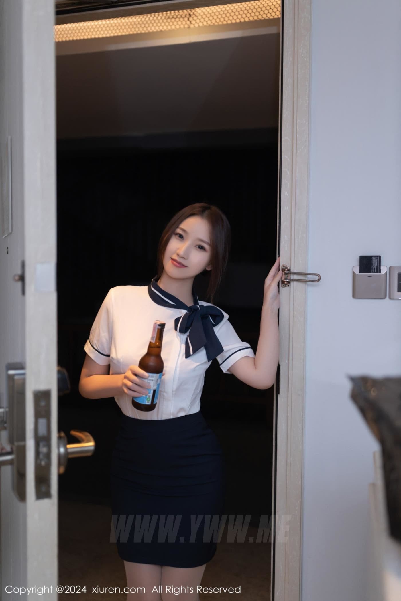 XiuRen秀人网 No.7938 杏子Yada 短裙美腿