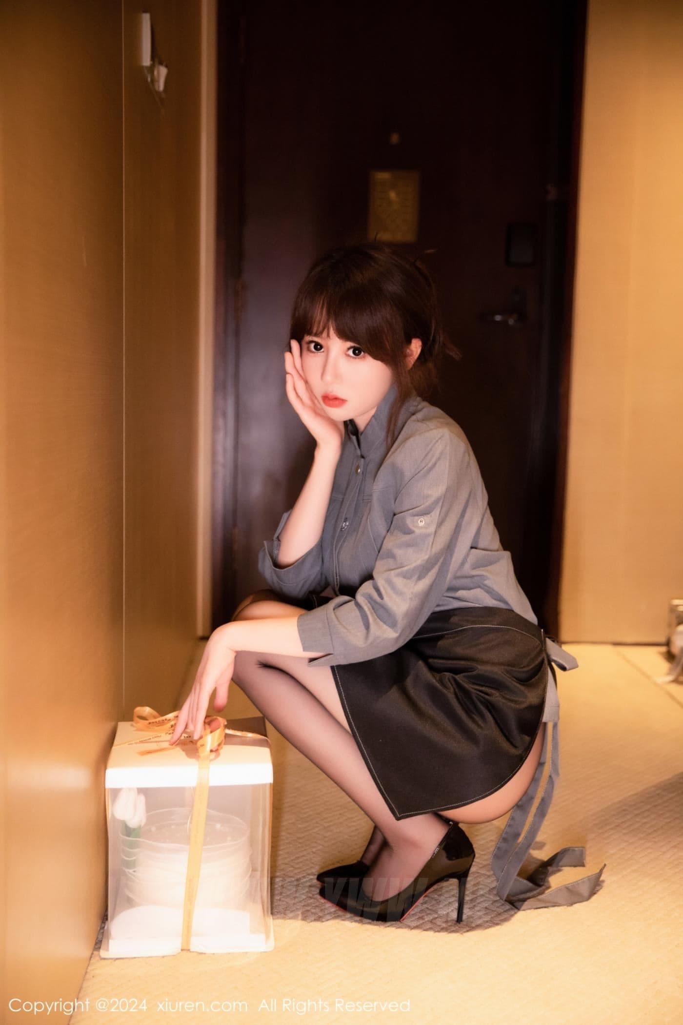 XiuRen秀人网 No.7953 金tiao 黑丝美腿