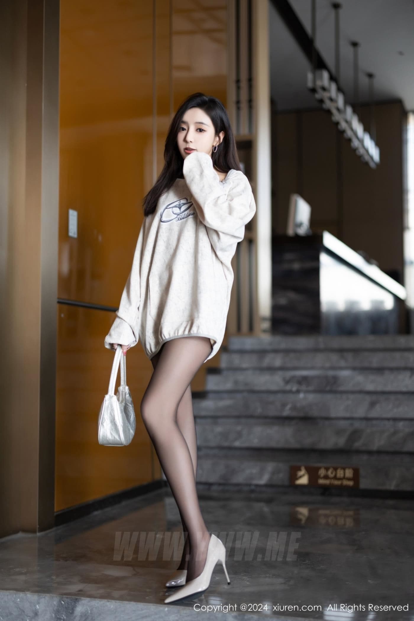 XiuRen秀人网 No.8135 王馨瑶yanni 美腿黑丝