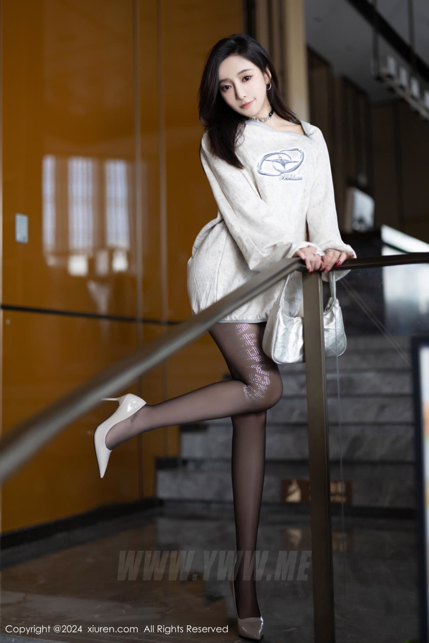 XiuRen秀人网 No.8135 王馨瑶yanni 美腿黑丝