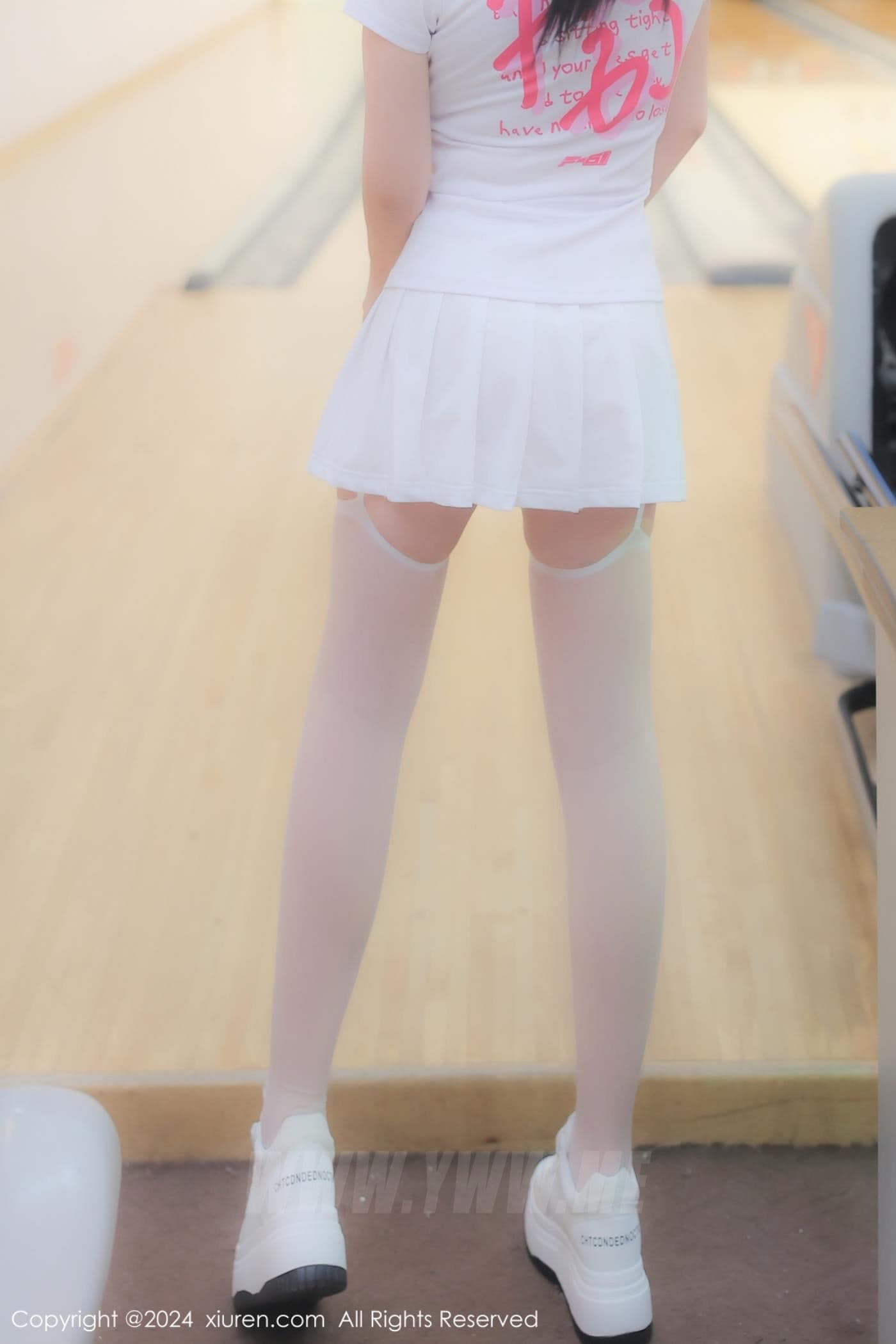 XiuRen秀人网 No.8118 小薯条nienie 丝袜美腿