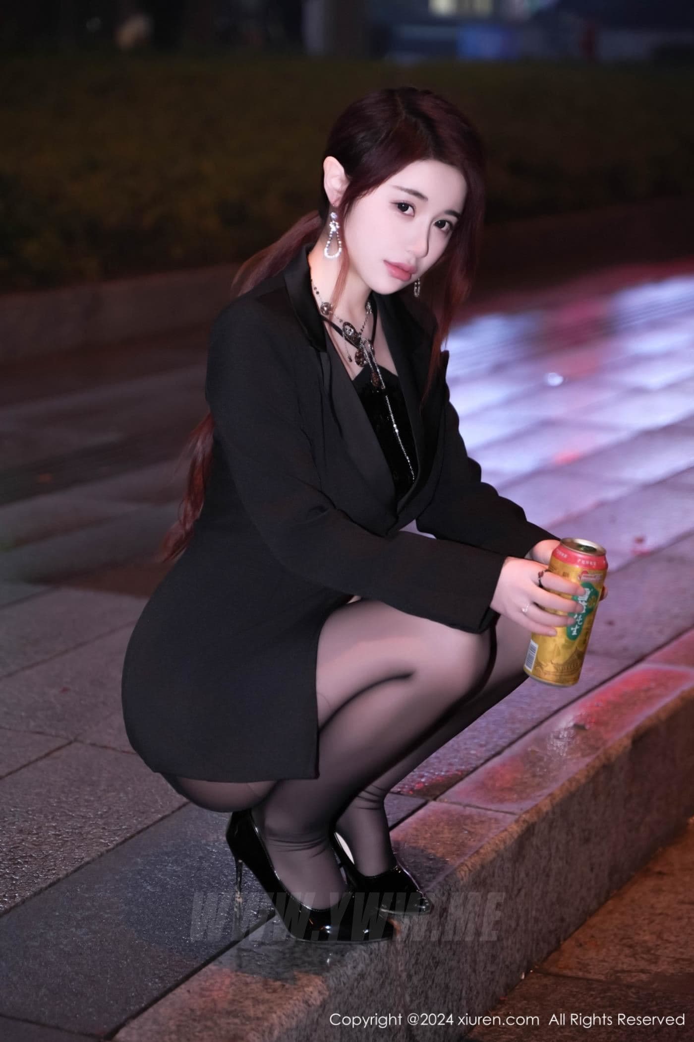 XiuRen秀人网 No.8199 美七 Mia 黑丝美腿