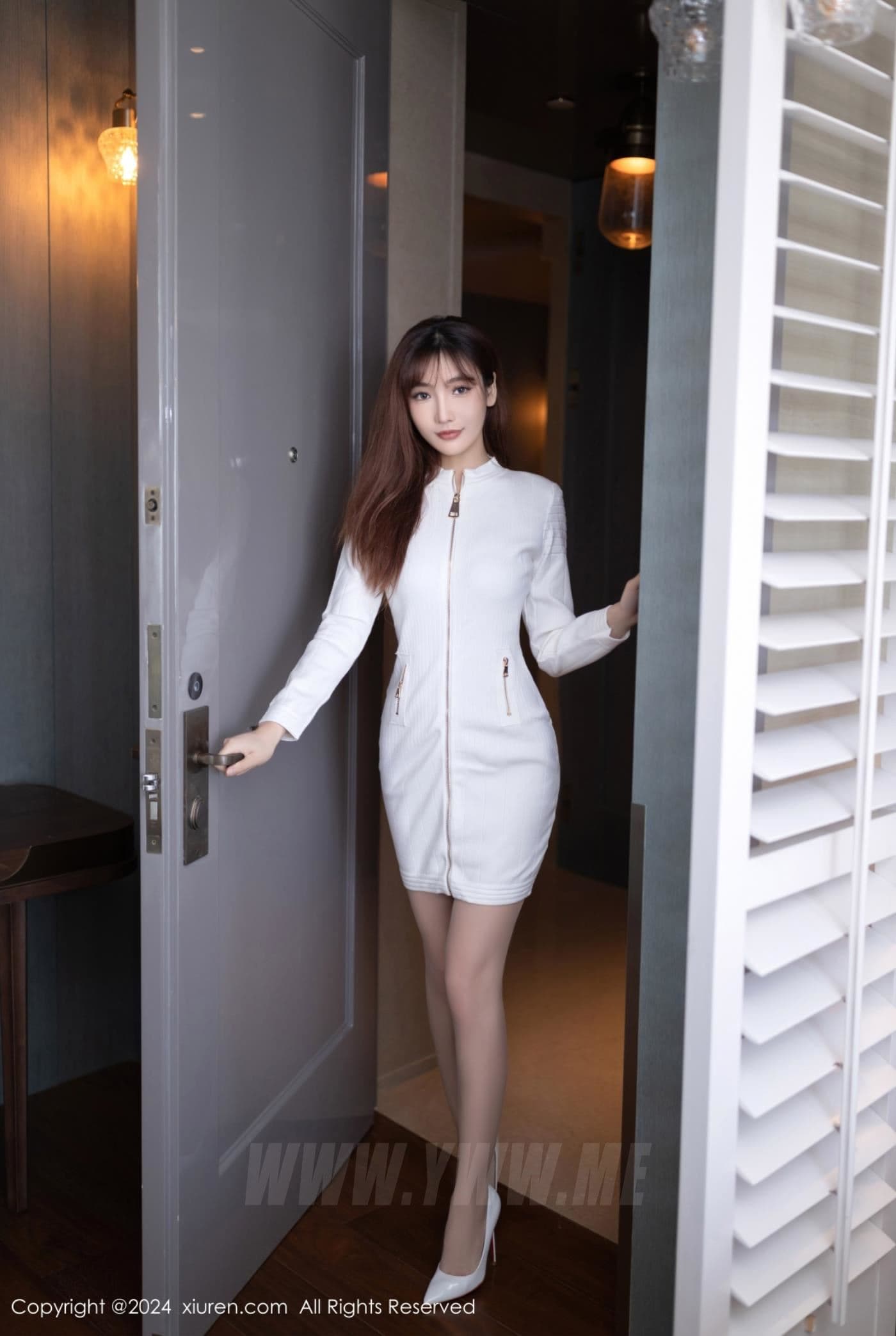 XiuRen秀人网 No.8233 陆萱萱 丝袜美腿