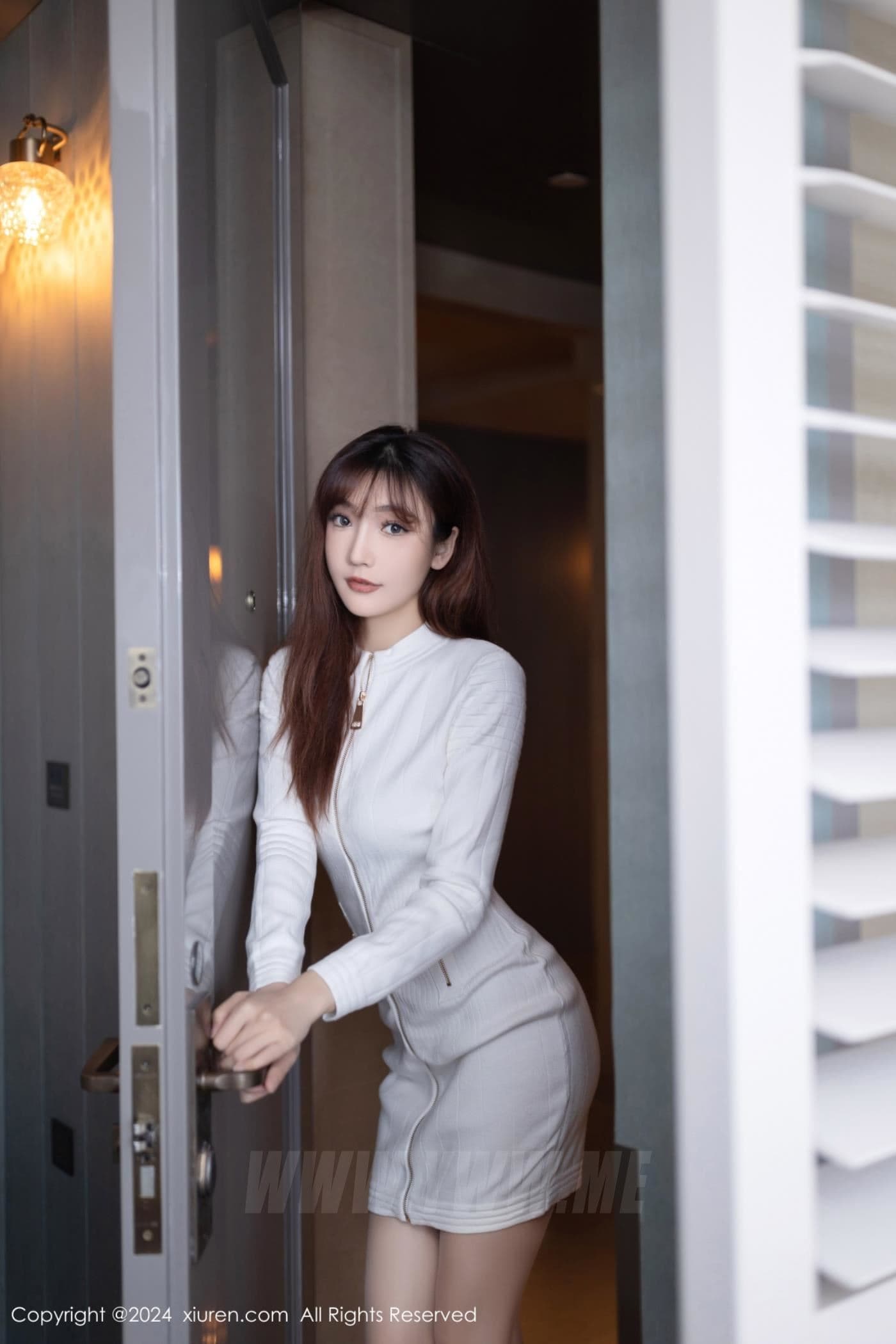 XiuRen秀人网 No.8233 陆萱萱 丝袜美腿