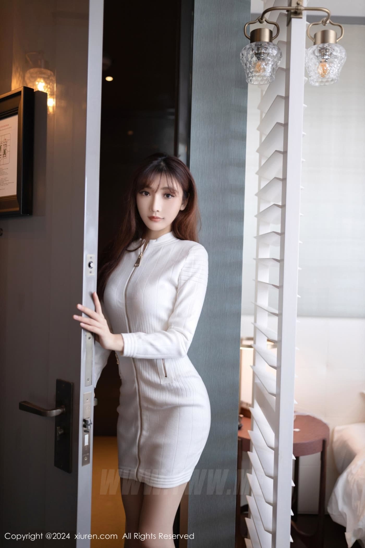 XiuRen秀人网 No.8233 陆萱萱 丝袜美腿