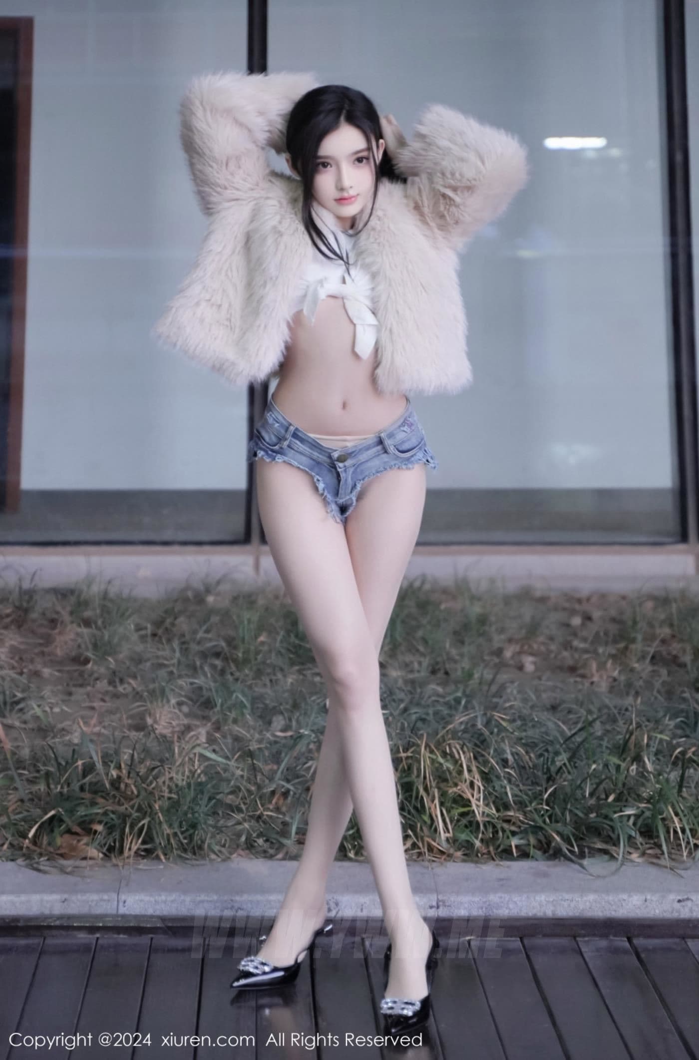 XiuRen秀人网 No.8261 龙雪儿 清纯美腿