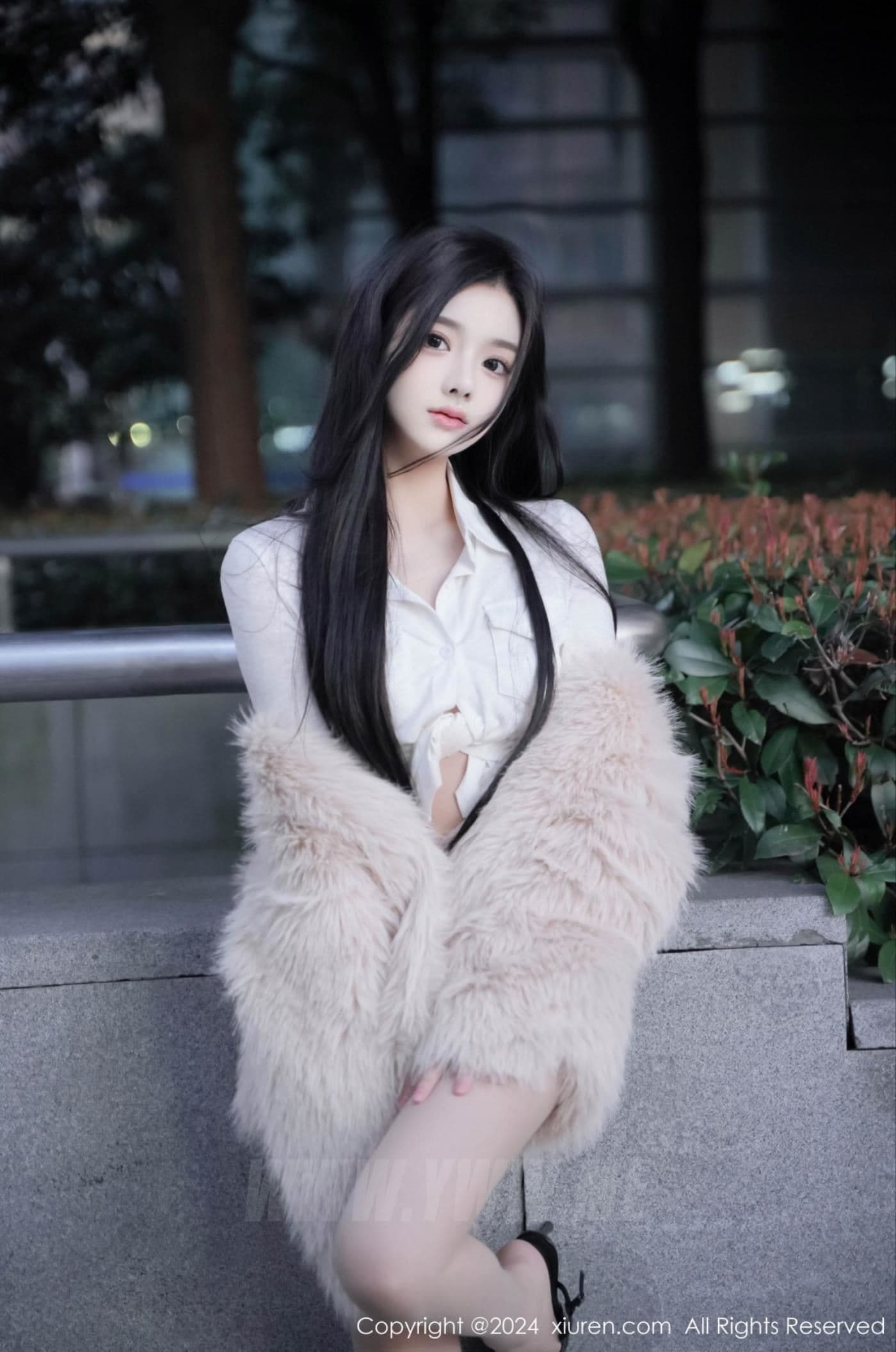 XiuRen秀人网 No.8261 龙雪儿 清纯美腿
