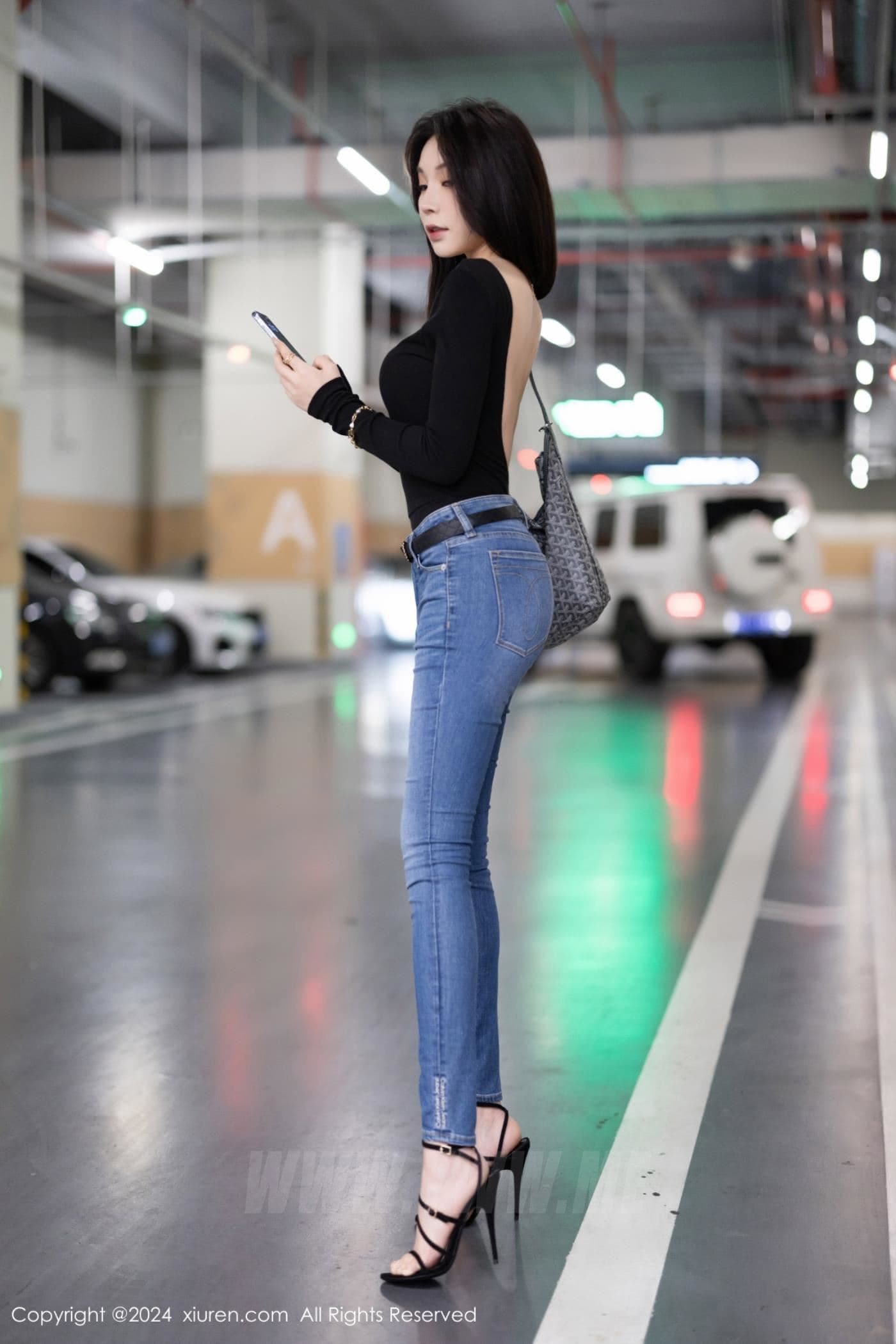 XiuRen秀人网 No.8385 徐莉芝Booty 黑丝美腿