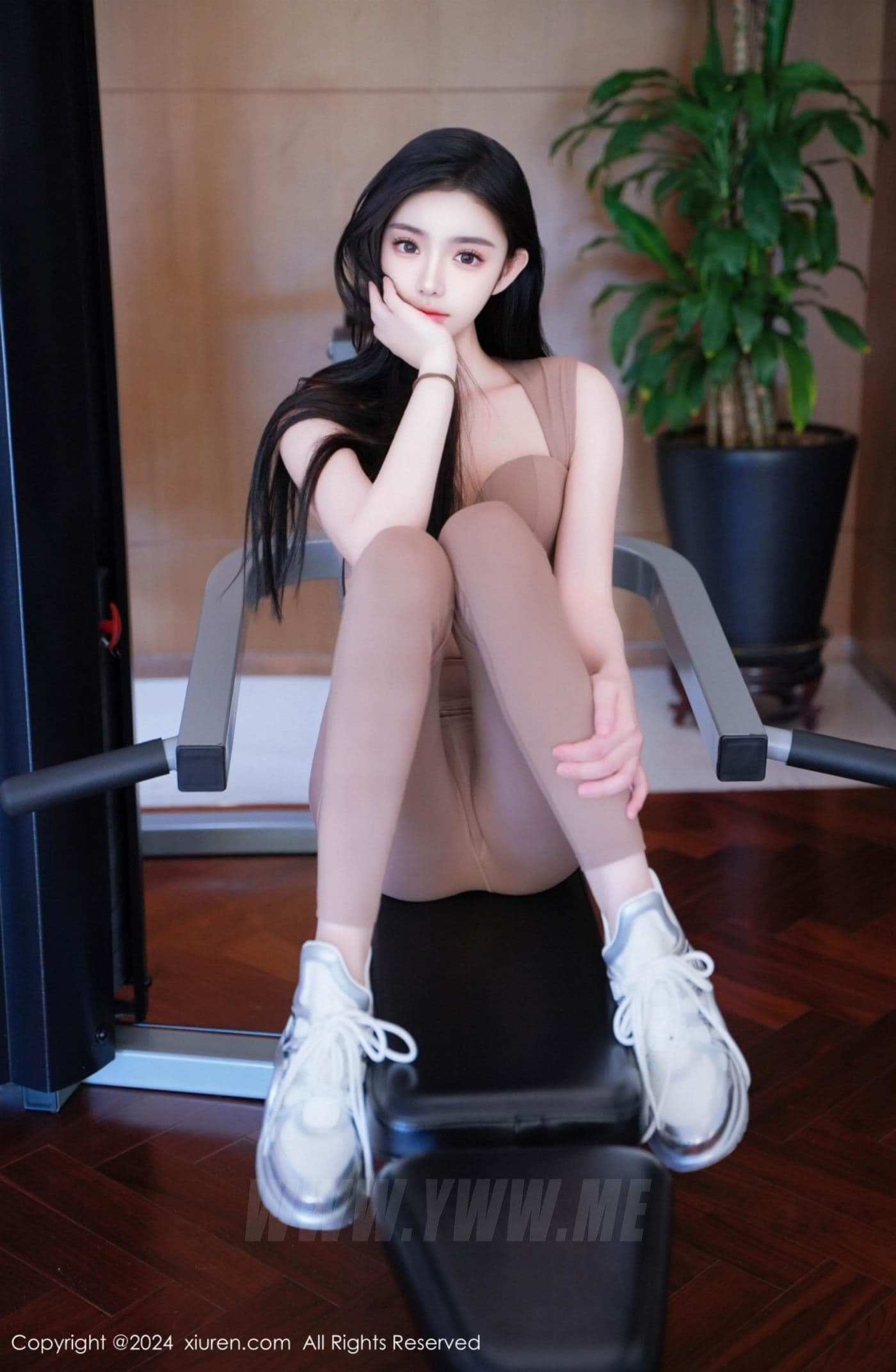 XiuRen秀人网 No.8382 龙雪儿 运动美腿