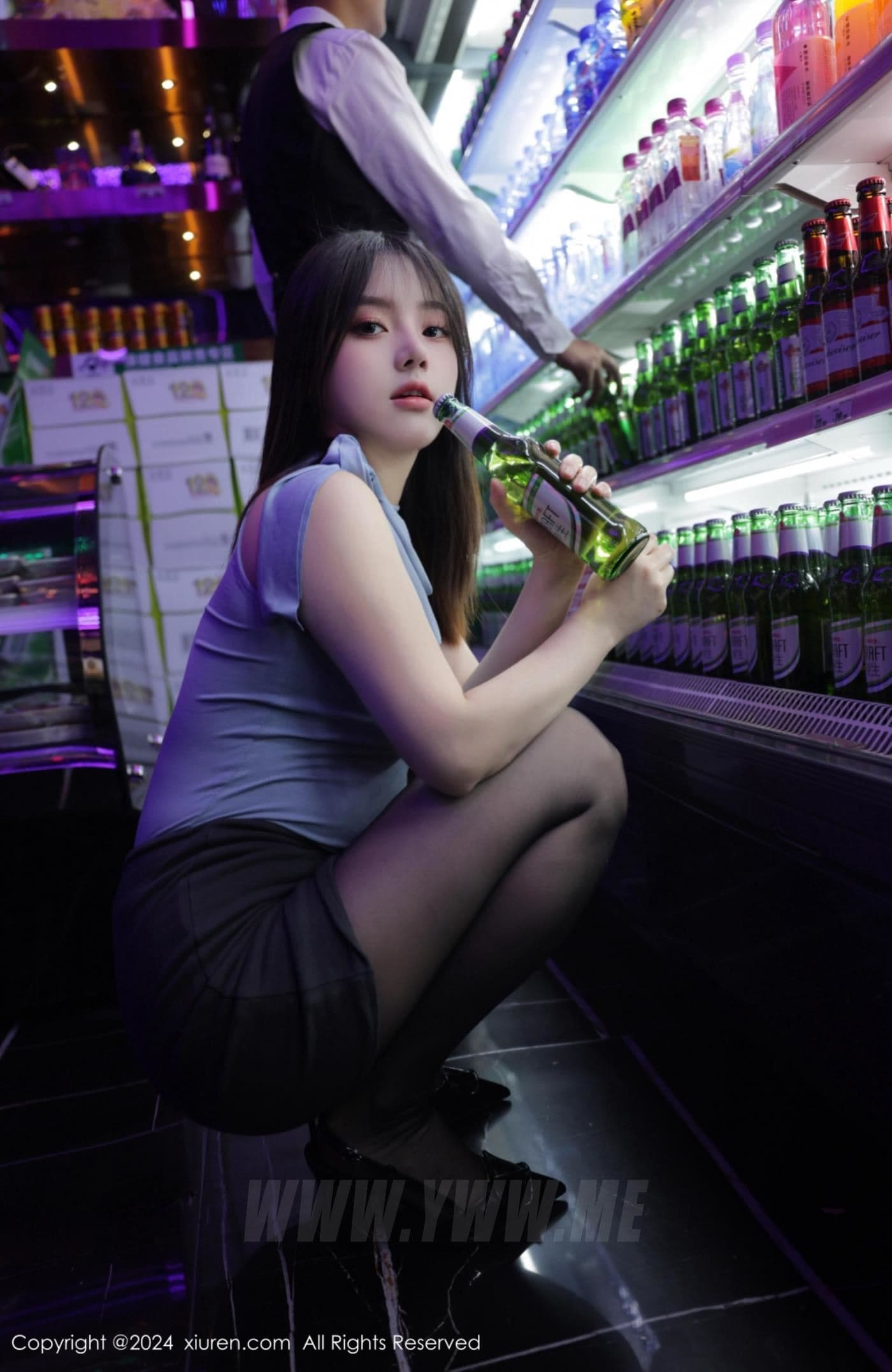 XiuRen秀人网 No.8402 豆瓣酱 美腿黑丝