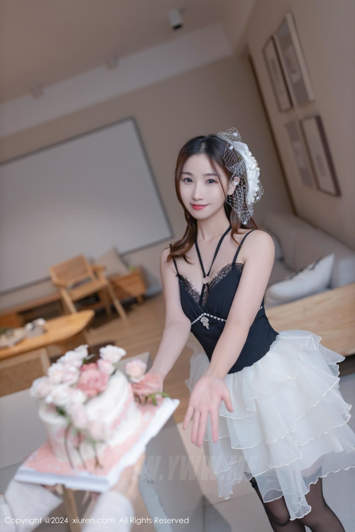 XiuRen秀人网 No.8398 杏子Yada 黑丝美腿