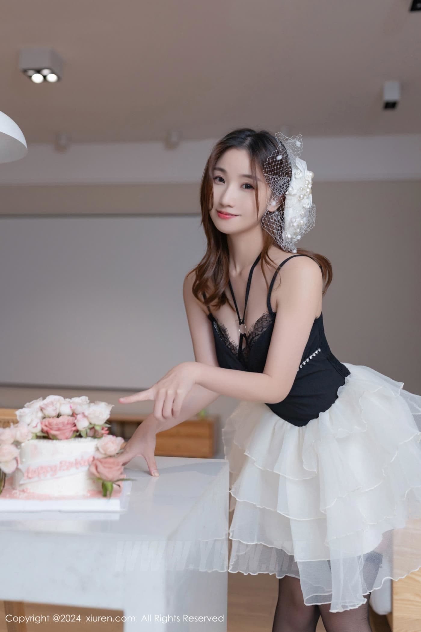 XiuRen秀人网 No.8398 杏子Yada 黑丝美腿