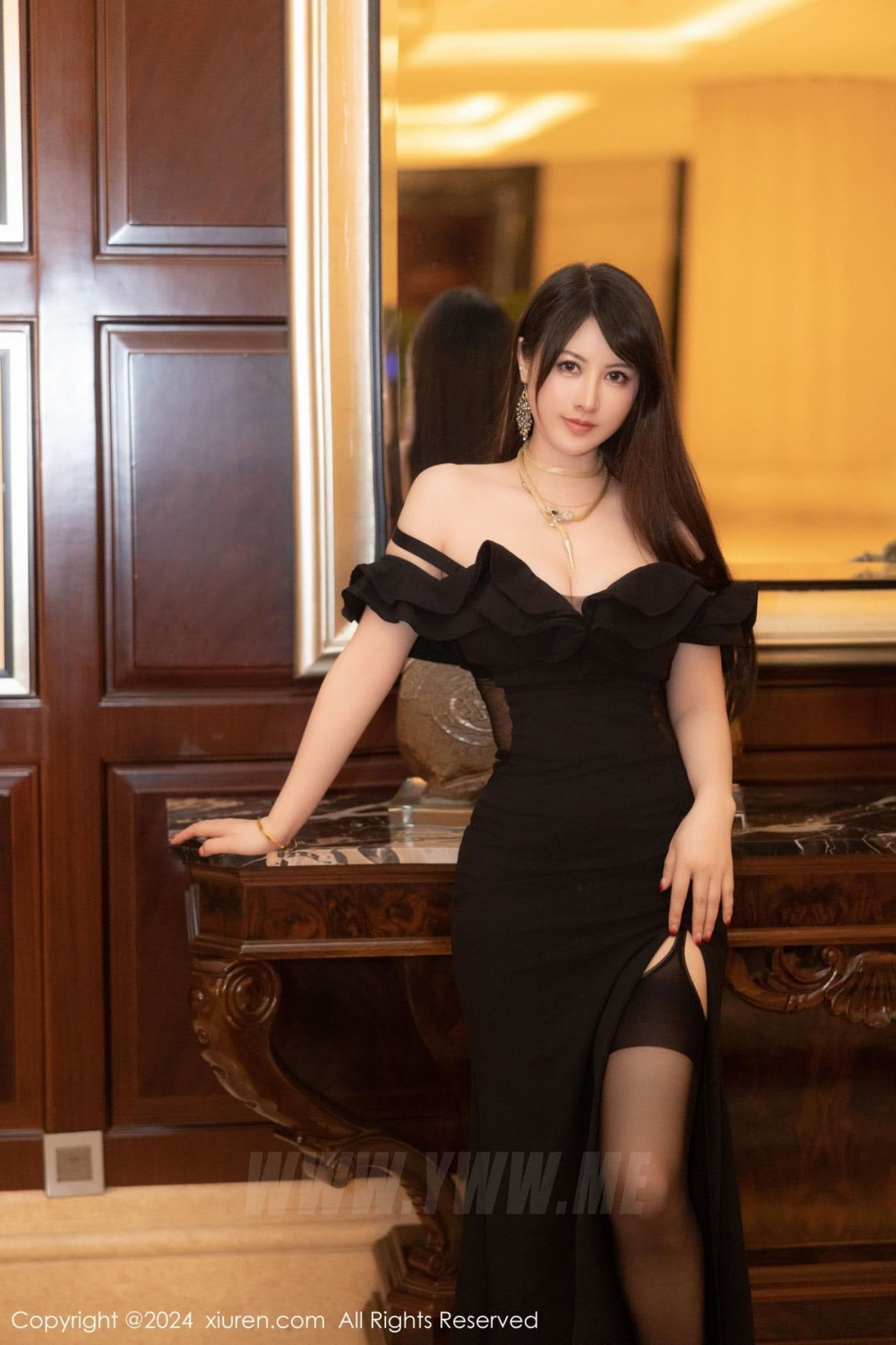XiuRen秀人网 No.8397 诗诗kiki 礼裙美腿