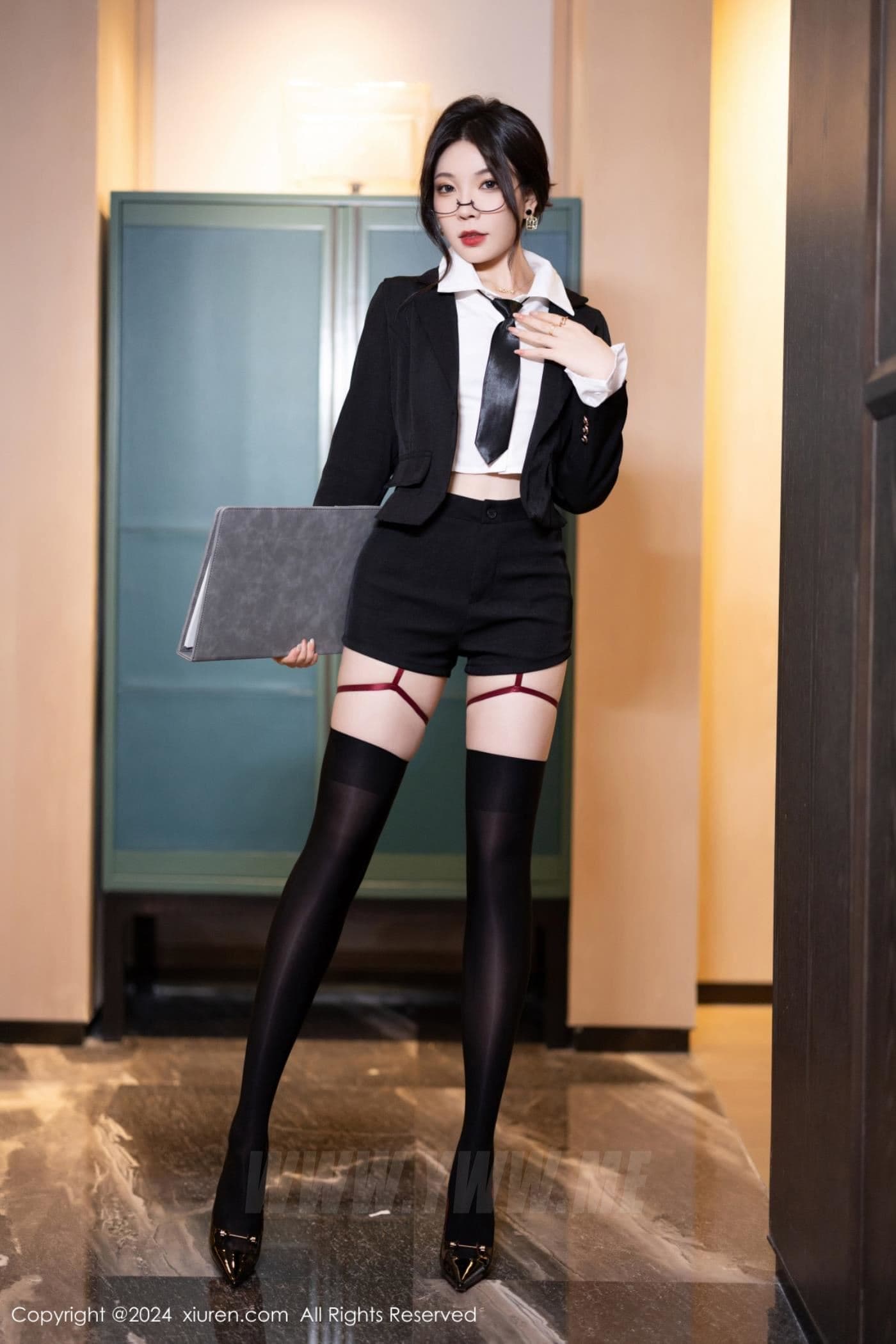 XiuRen秀人网 No.8440 徐莉芝Booty 黑丝美腿