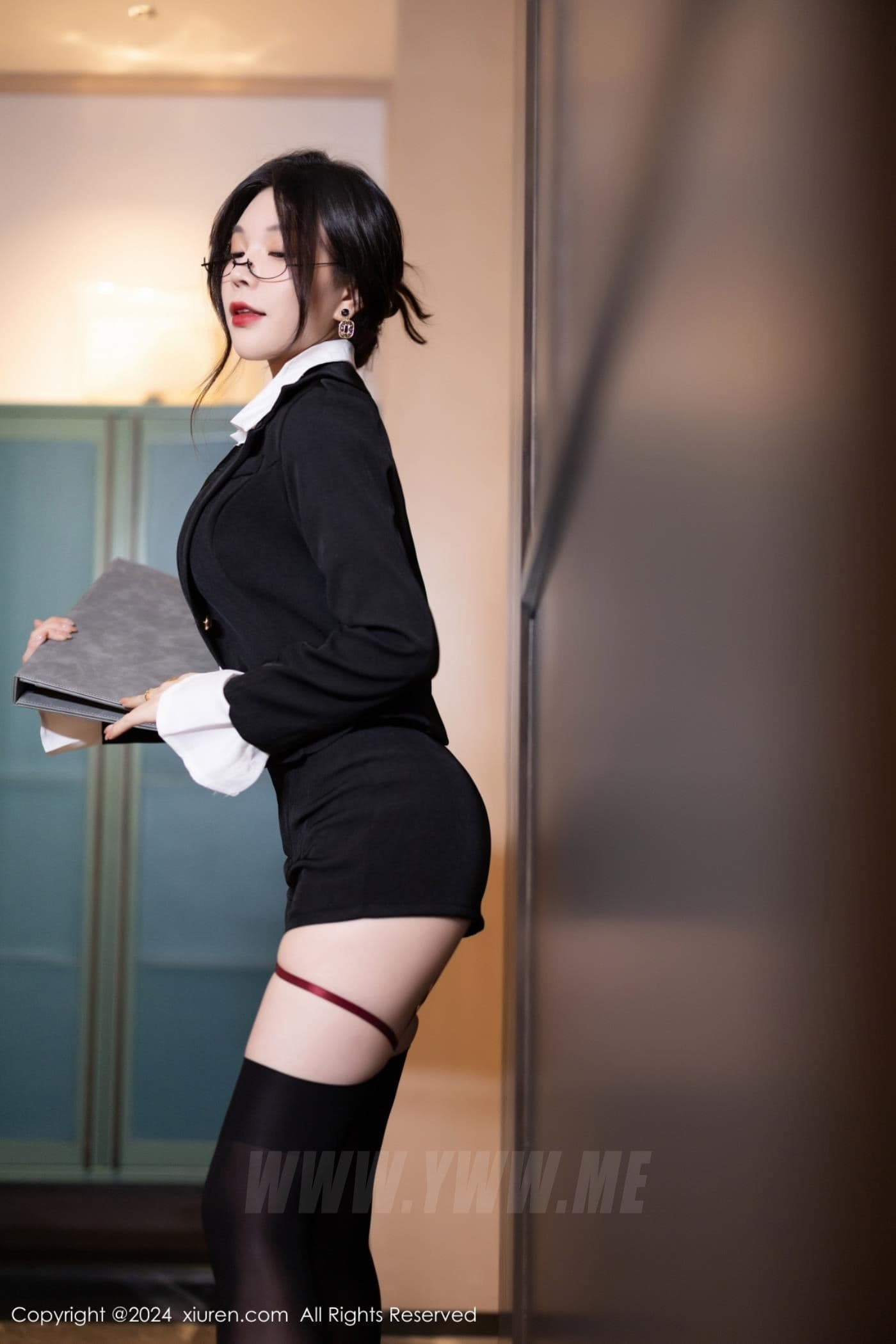 XiuRen秀人网 No.8440 徐莉芝Booty 黑丝美腿
