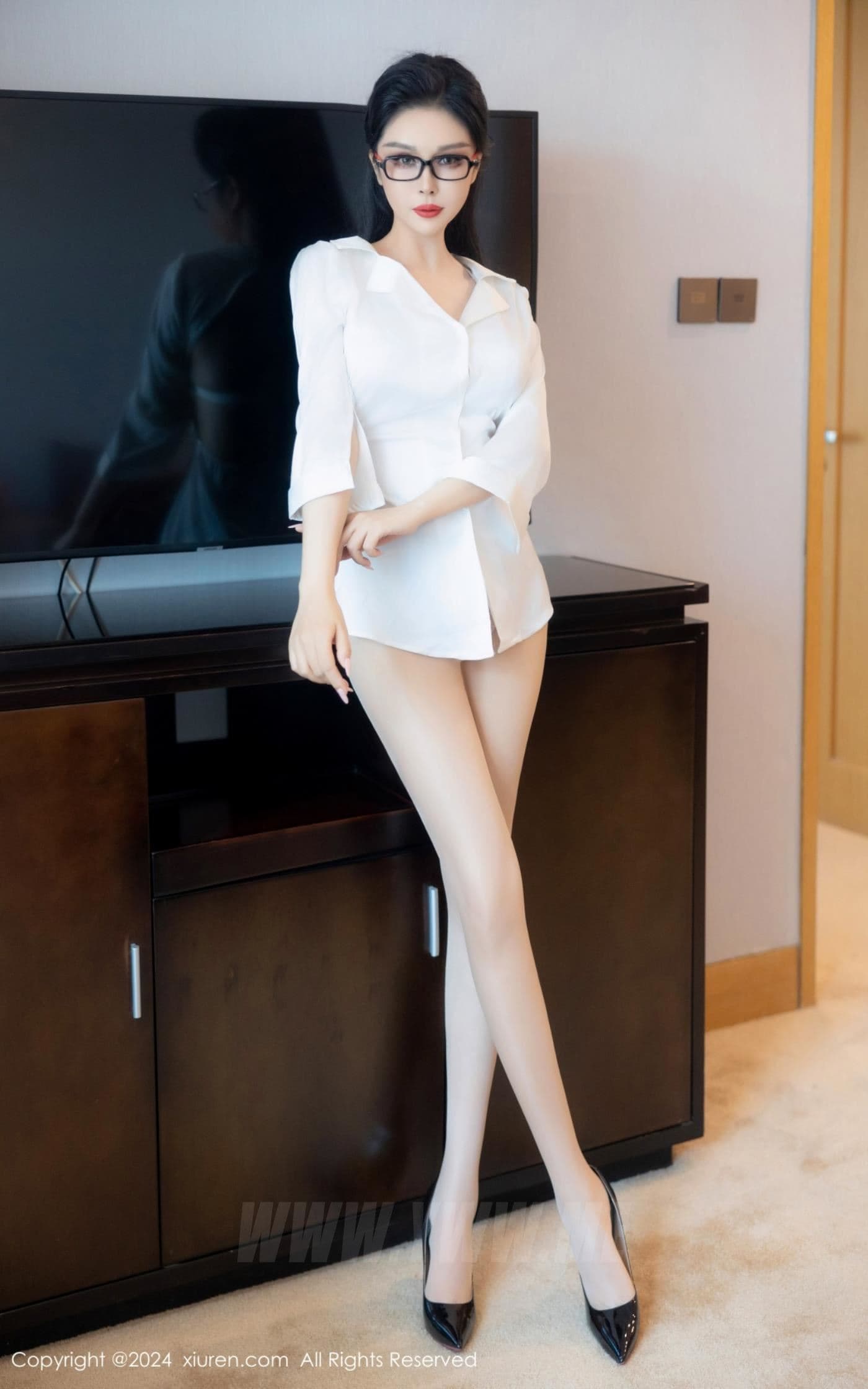 XiuRen秀人网 No.8469 田冰冰 丝袜美腿