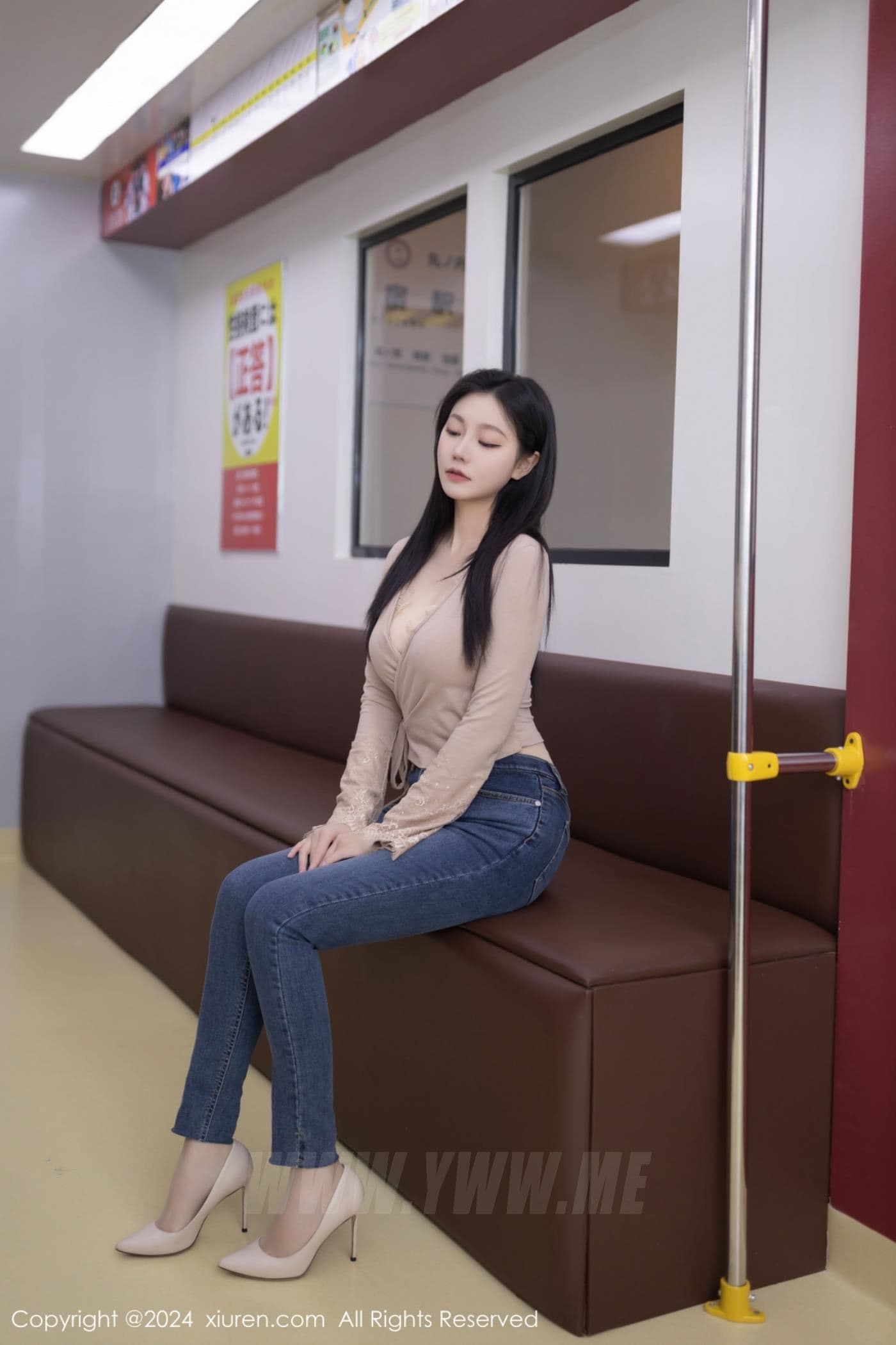 XiuRen秀人网 No.8498 安然anran 地铁美腿