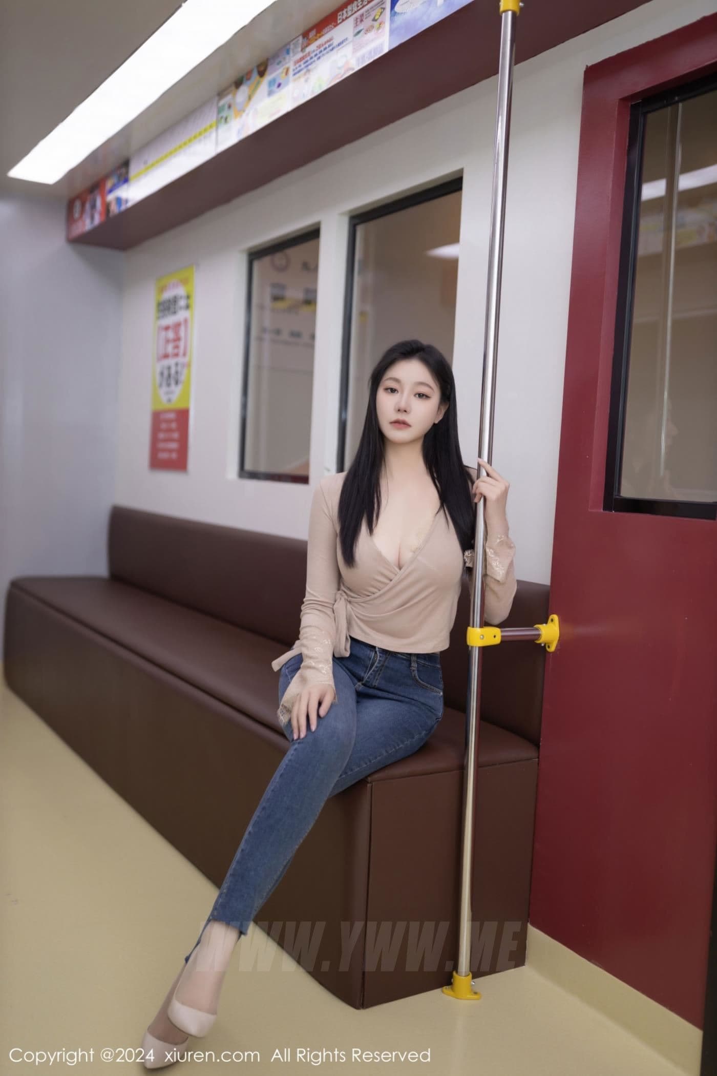 XiuRen秀人网 No.8498 安然anran 地铁美腿