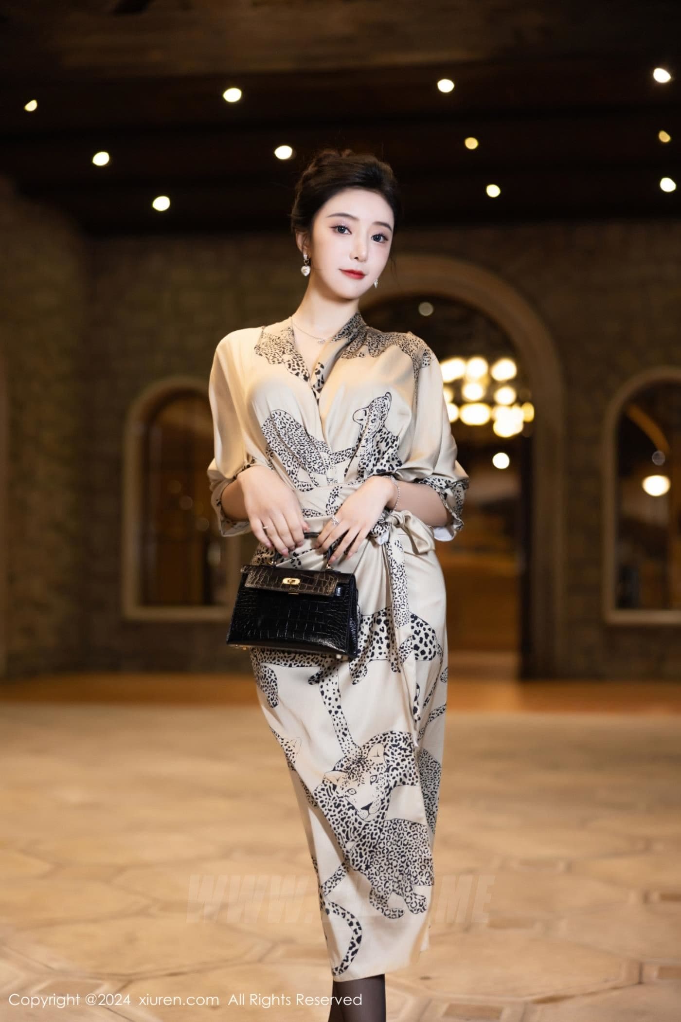 XiuRen秀人网 No.8510 王馨瑶yanni 黑丝美腿