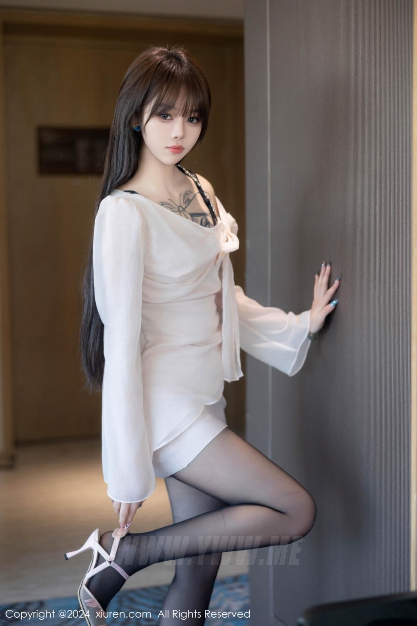 XiuRen秀人网 No.8591 奶瓶. 黑丝美腿
