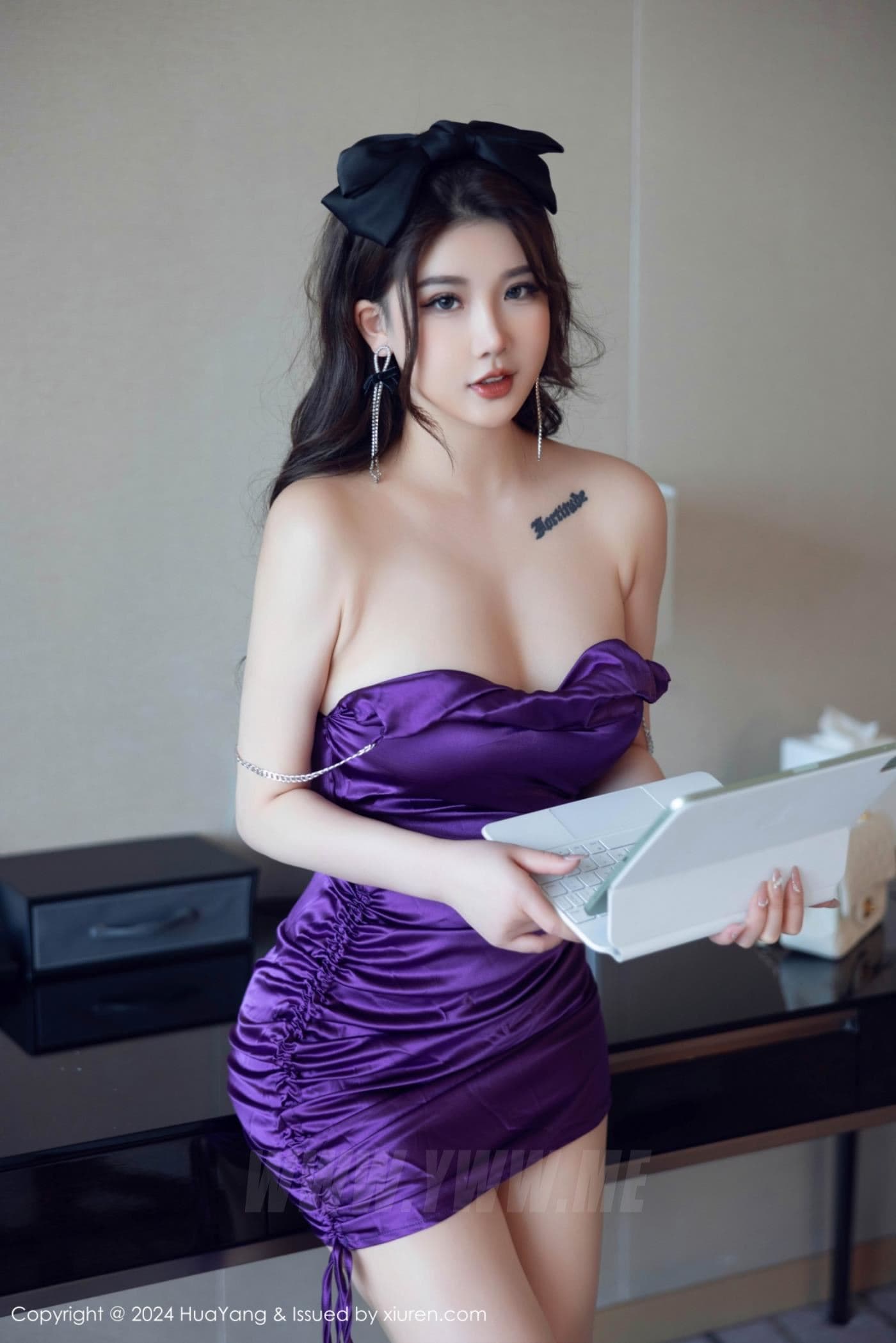 HuaYang花漾 VOL.581 小海臀Rena 美腿丝袜