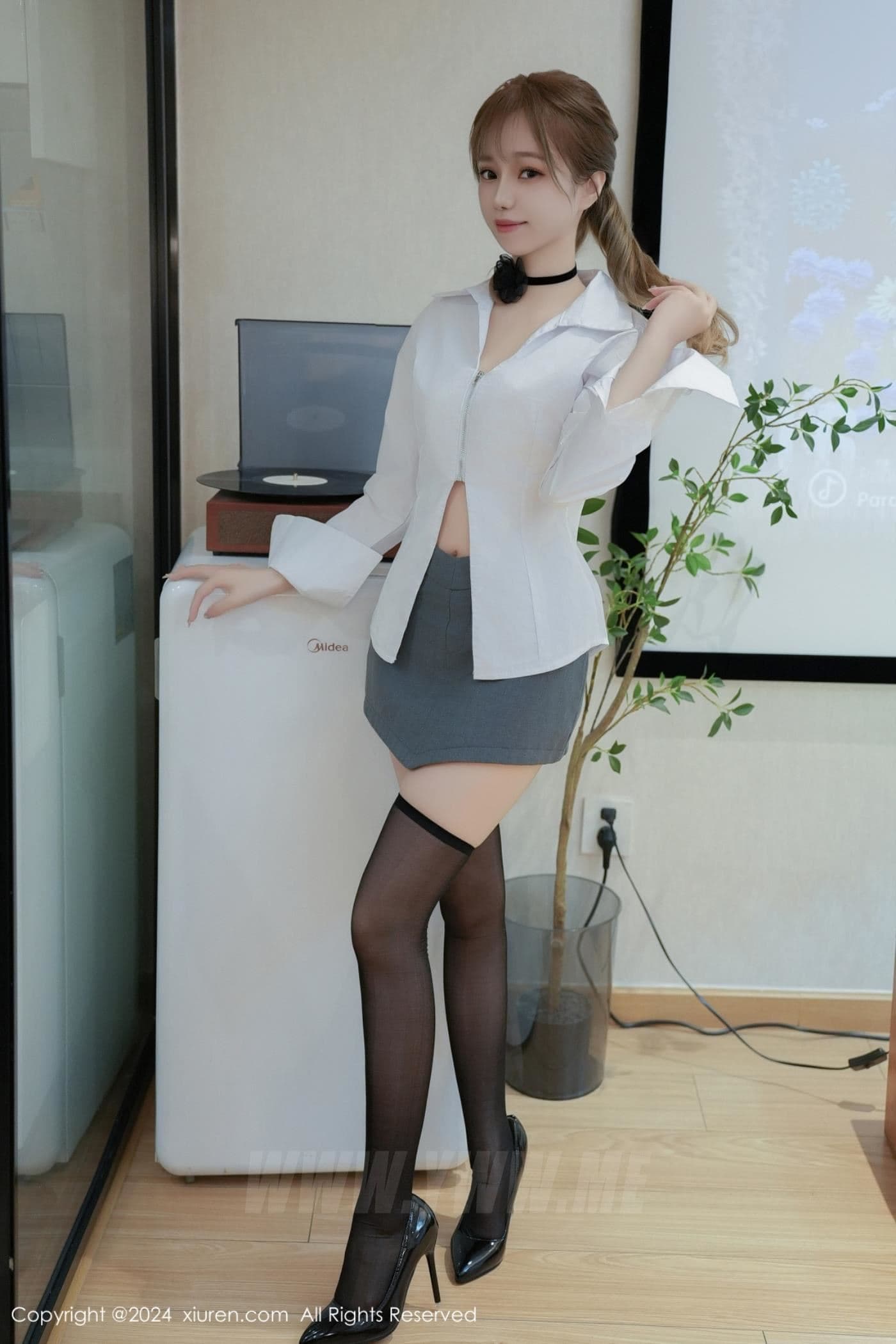 XiuRen秀人网 No.8609 甜白酱 黑丝美腿