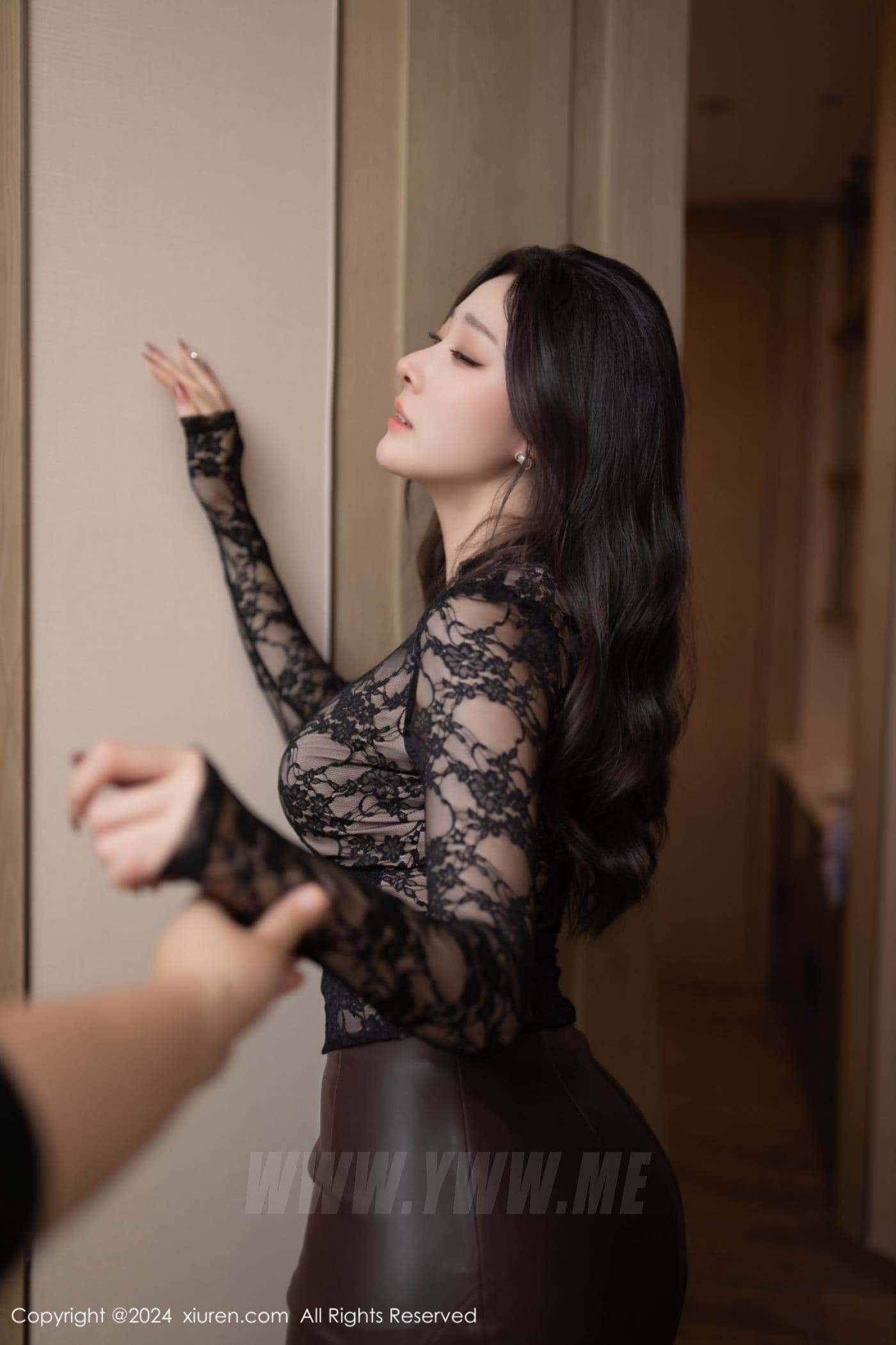 XiuRen秀人网 No.8662 小逗逗 黑丝美腿