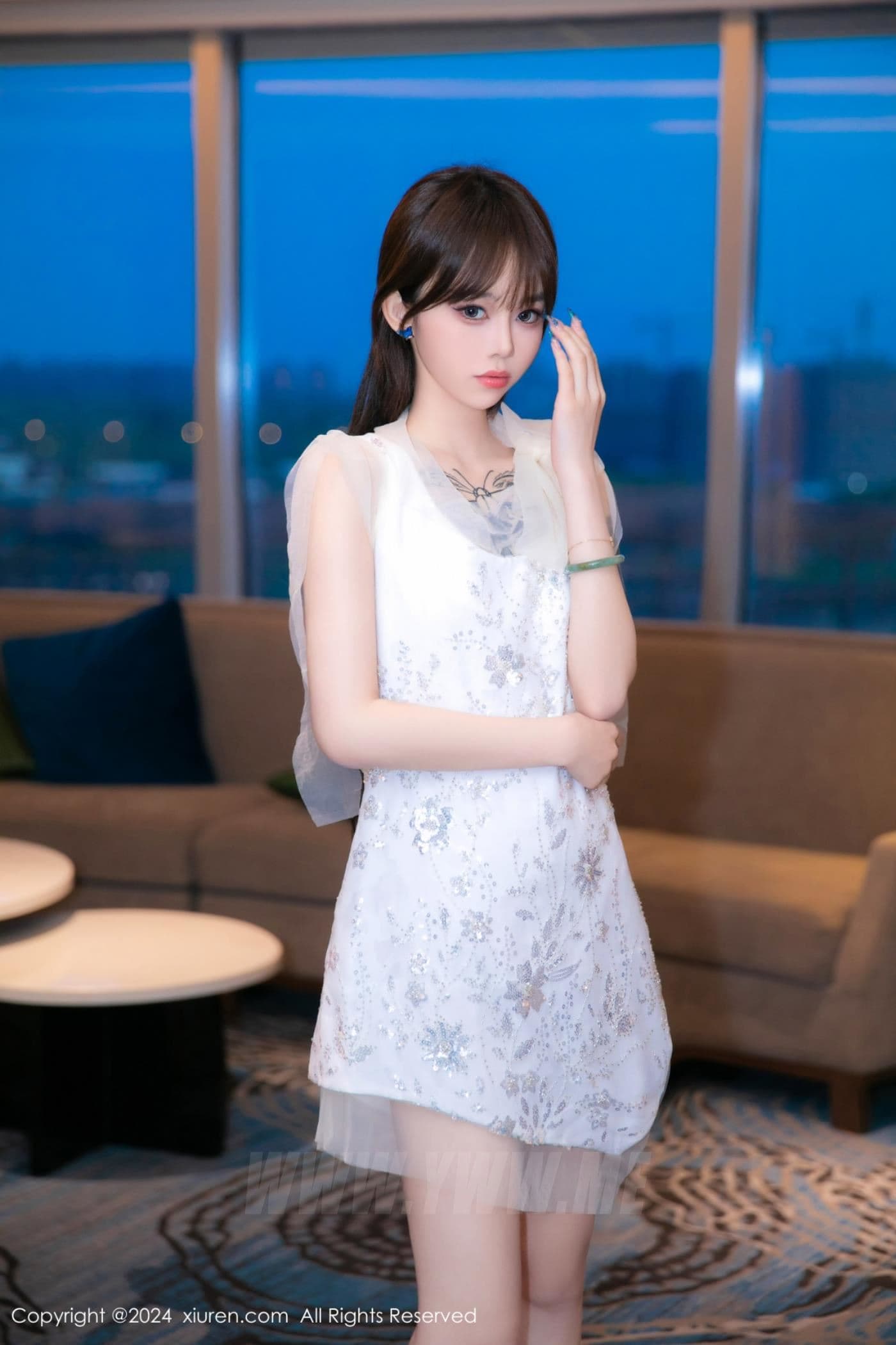 XiuRen秀人网 No.8696 奶瓶. 美腿性感