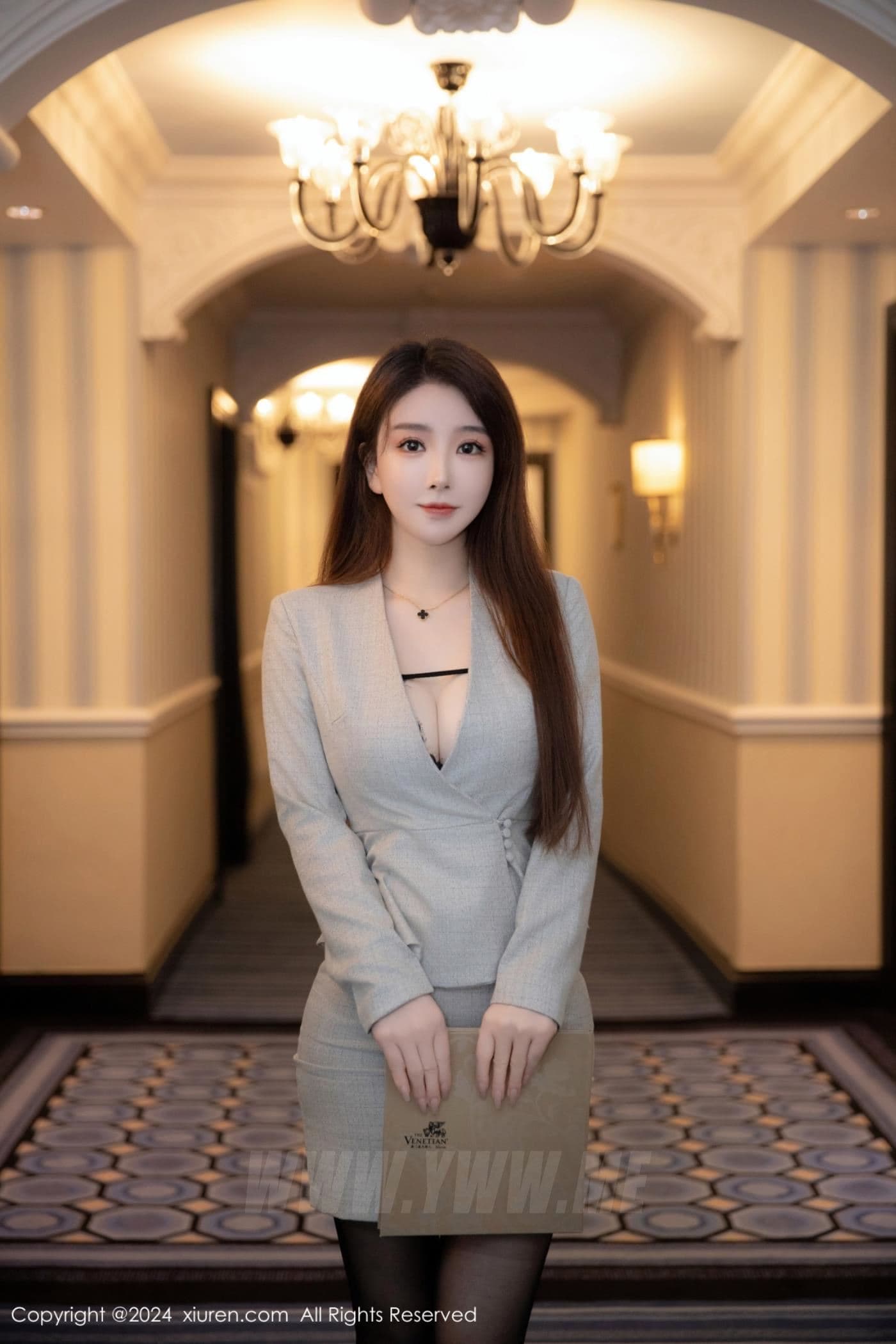 XiuRen秀人网 No.8716 雨儿酱eve 黑丝美腿