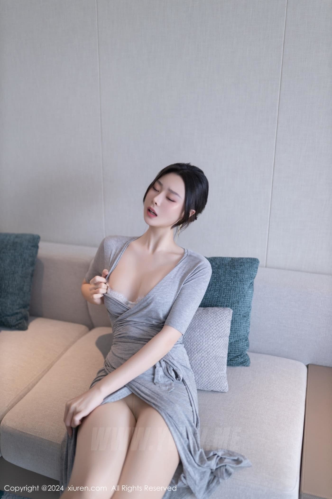XiuRen秀人网 No.8699 小逗逗 丝袜美腿