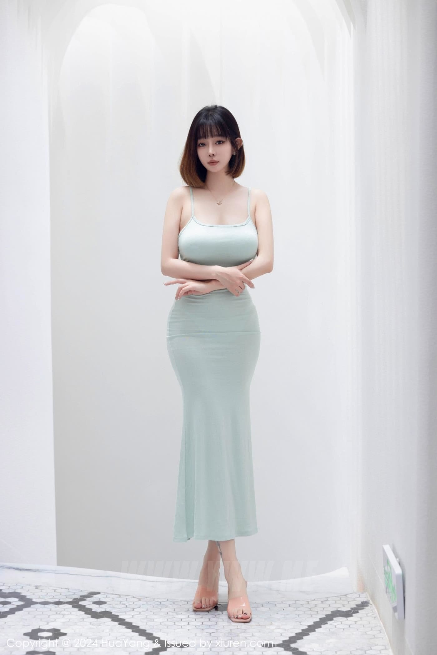 HuaYang花漾 VOL.586 王雨纯 长裙美腿