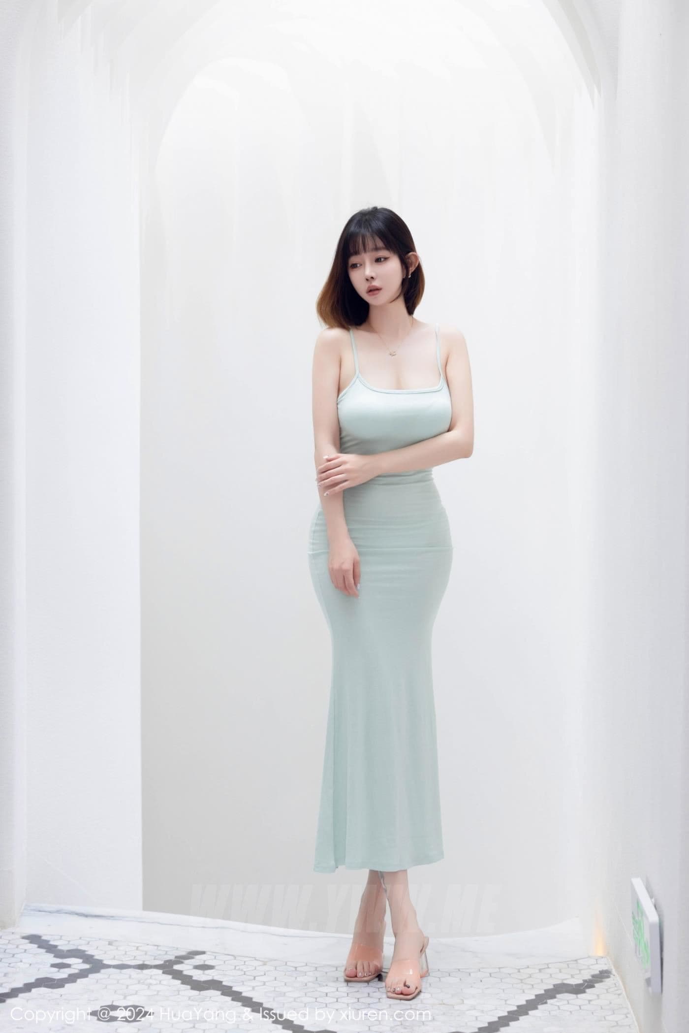 HuaYang花漾 VOL.586 王雨纯 长裙美腿