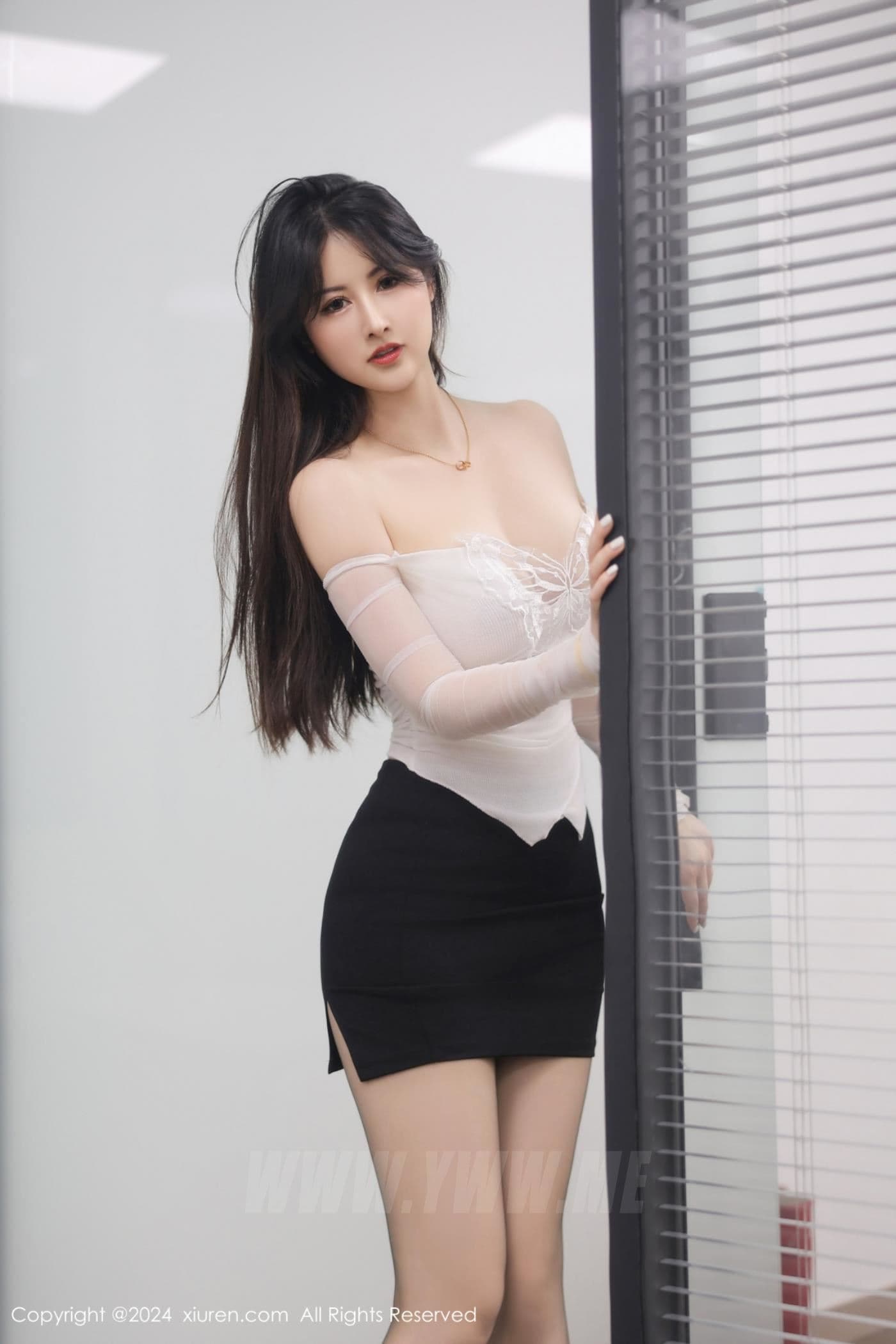XiuRen秀人网 No.8766 诗诗kiki 黑丝美腿