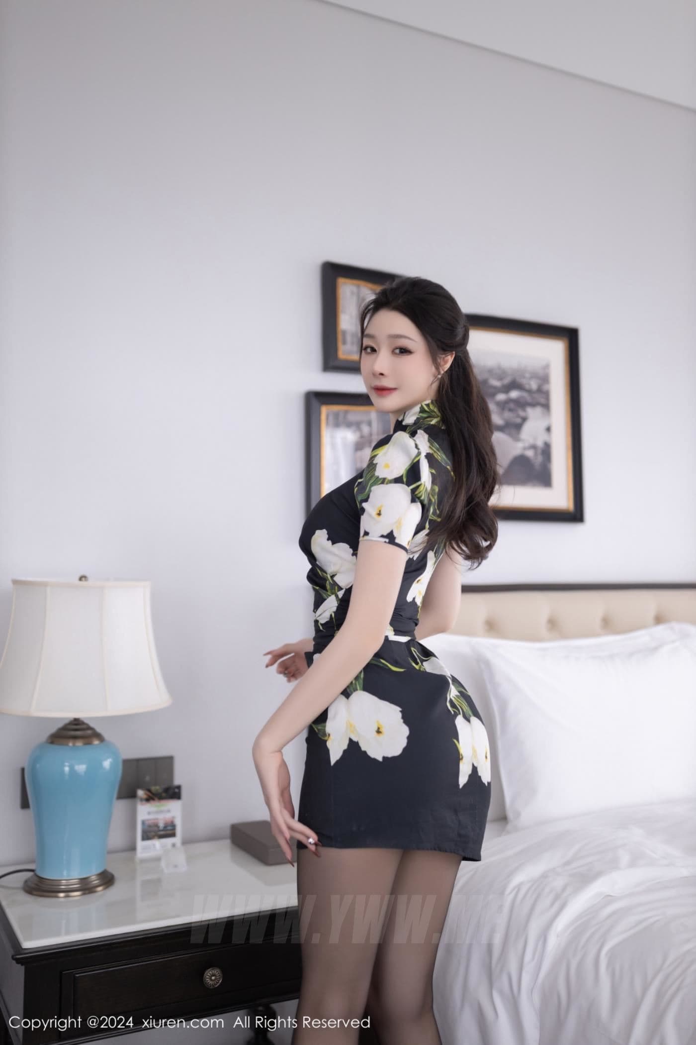 XiuRen秀人网 No.8768 小逗逗 黑丝美腿